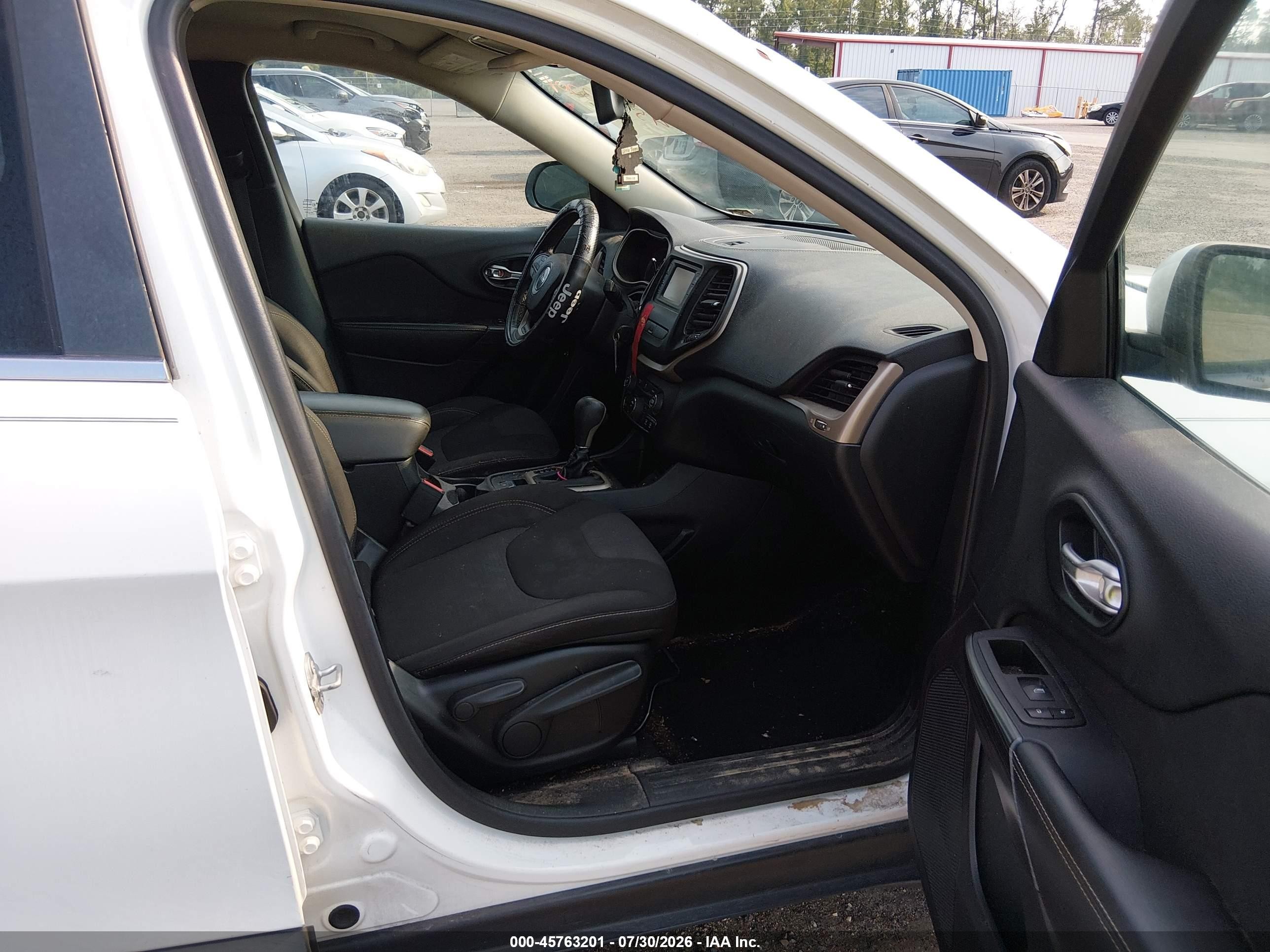 2015 Jeep Cherokee Latitude White vin: 1C4PJLCB0FW676822