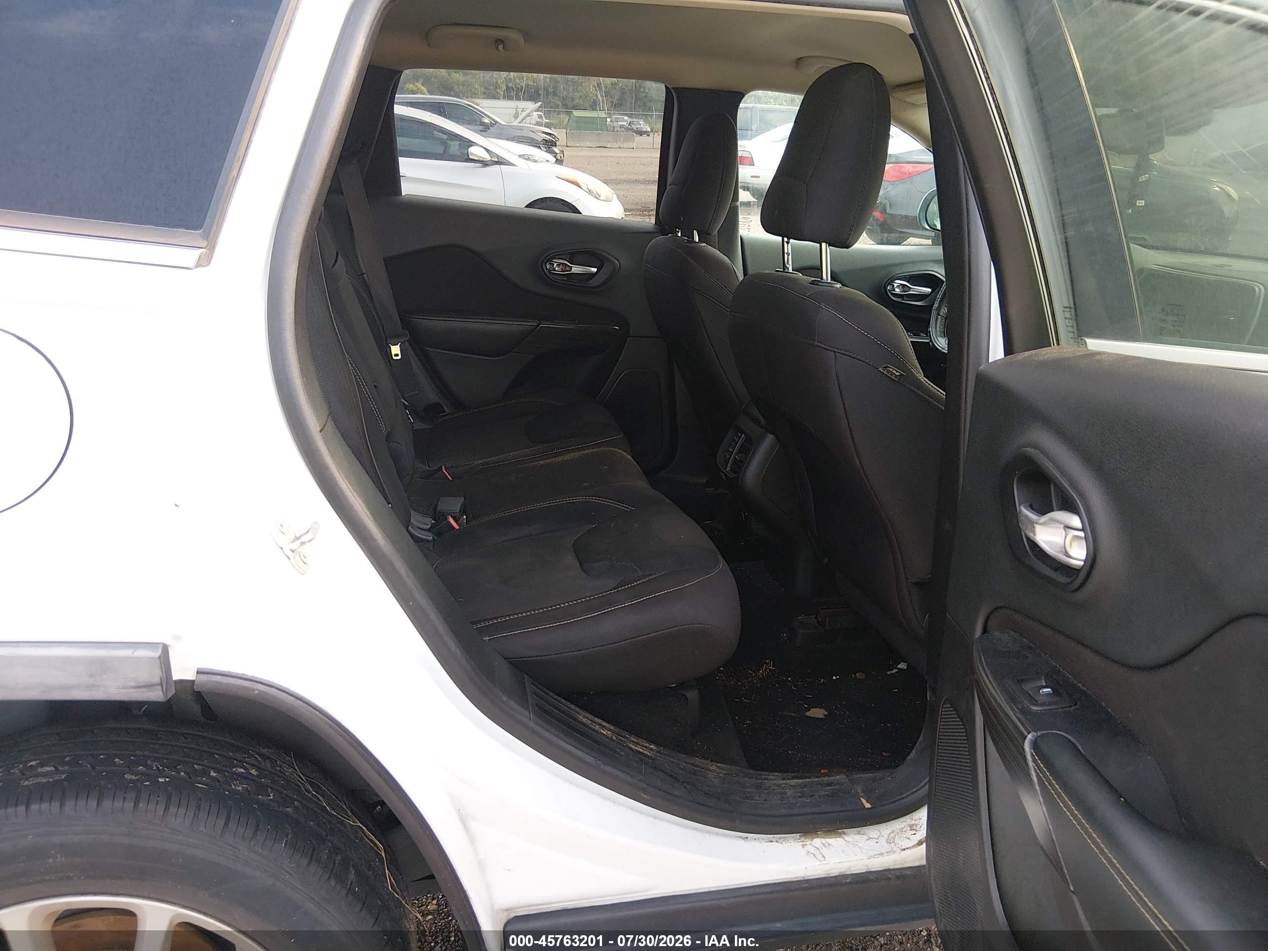 2015 Jeep Cherokee Latitude White vin: 1C4PJLCB0FW676822