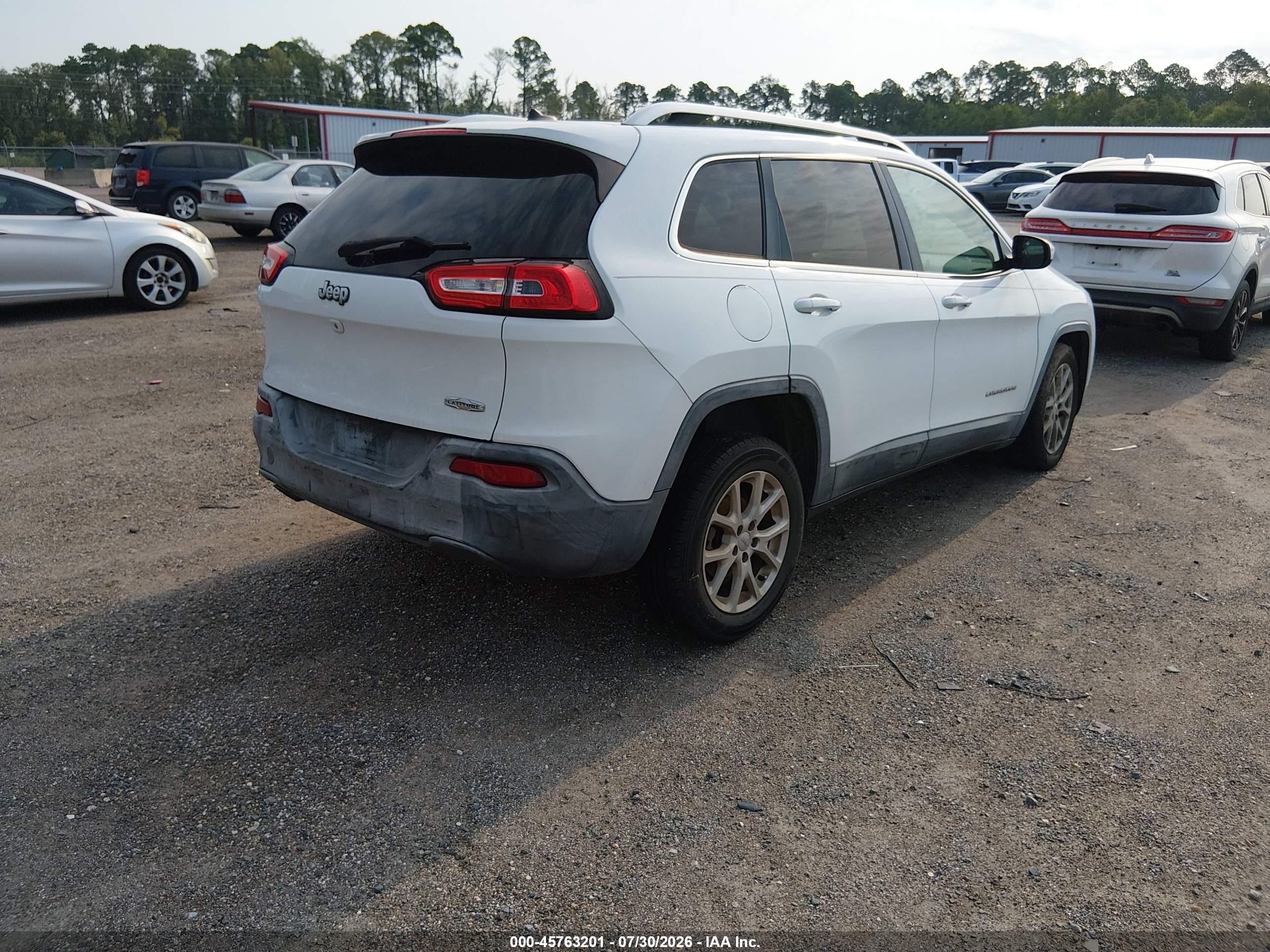 2015 Jeep Cherokee Latitude White vin: 1C4PJLCB0FW676822