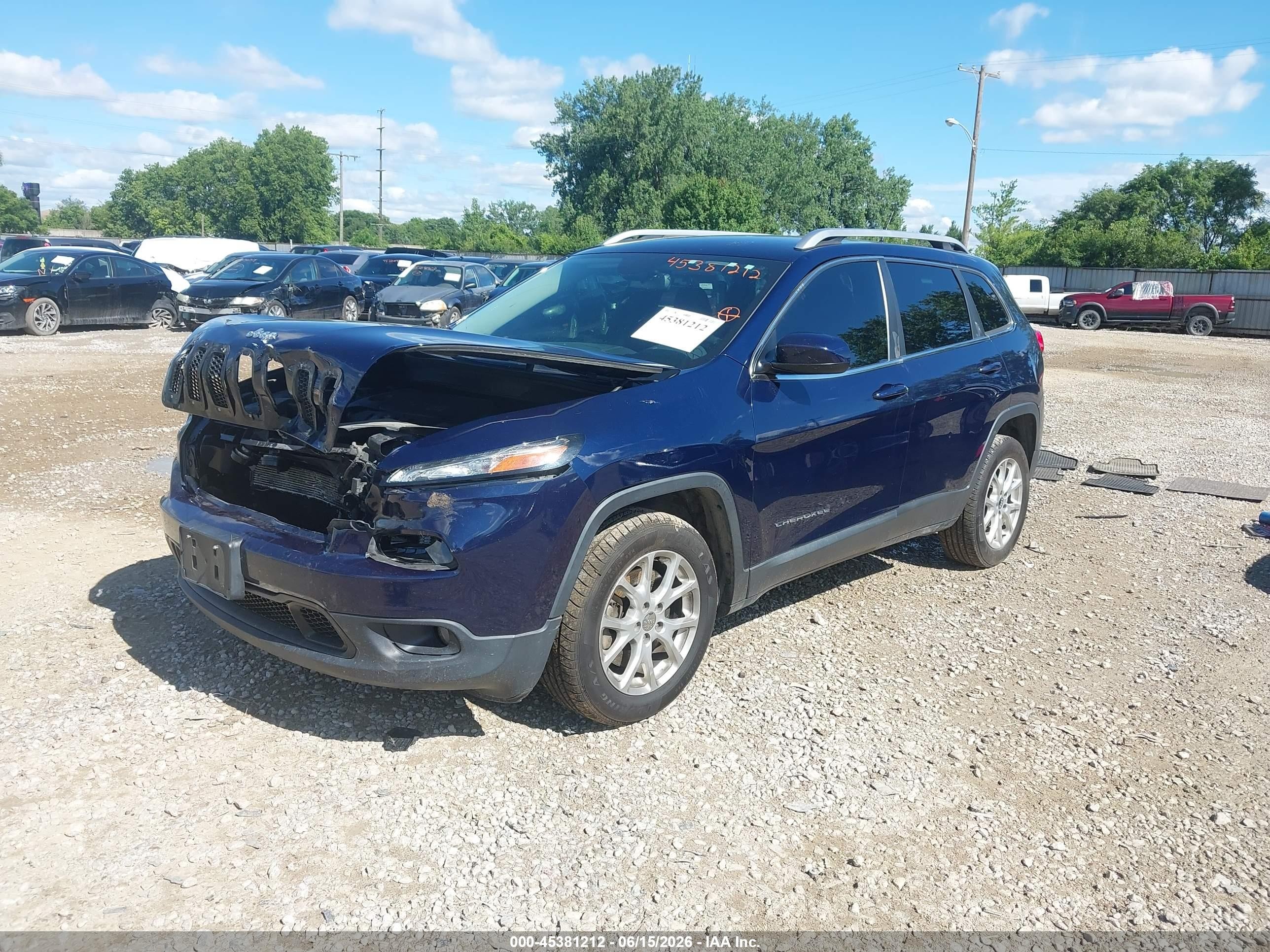 2015 Jeep Cherokee Latitude Blue vin: 1C4PJLCB0FW683639