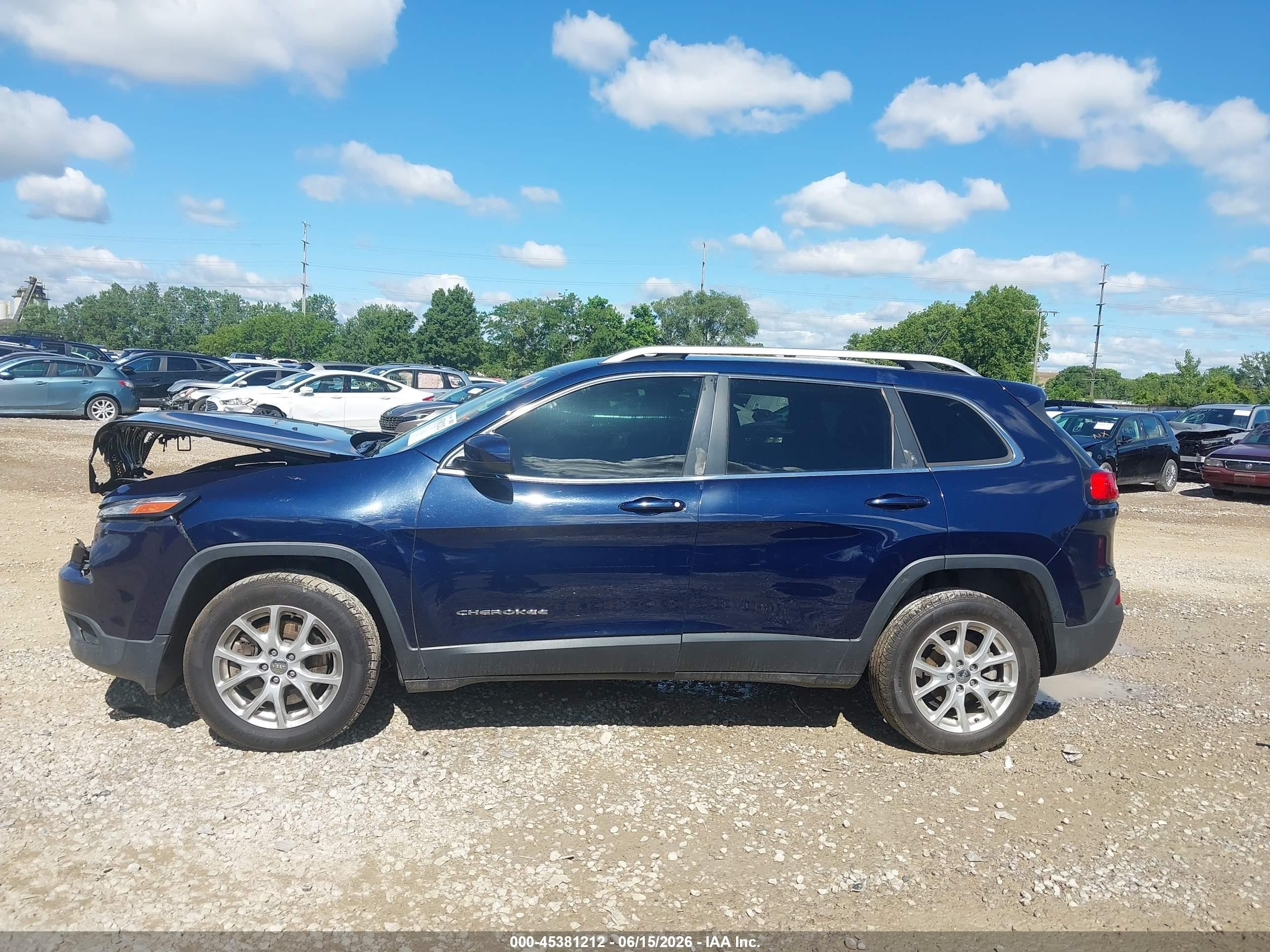 2015 Jeep Cherokee Latitude Blue vin: 1C4PJLCB0FW683639