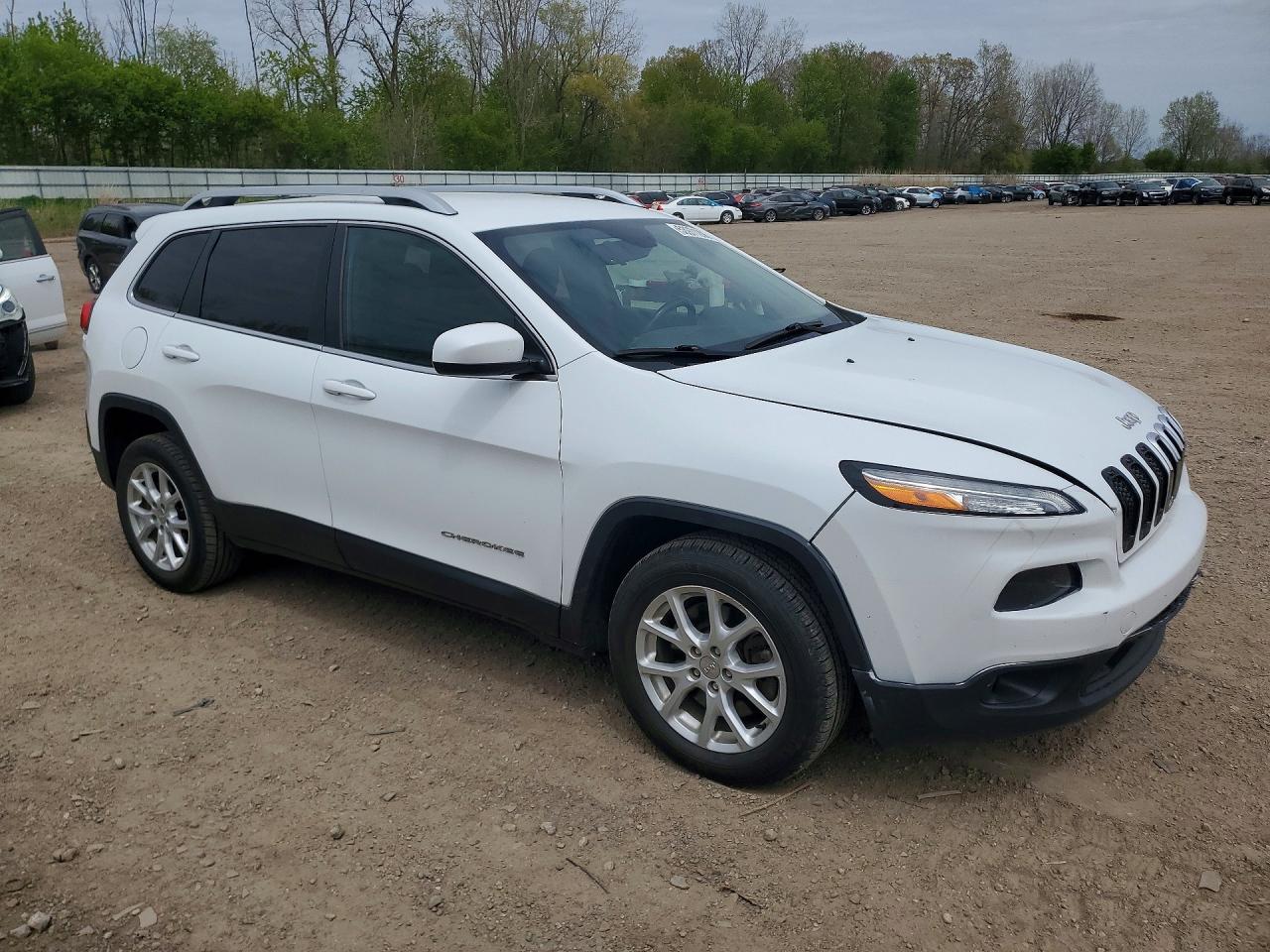 2015 Jeep Cherokee Latitude White vin: 1C4PJLCB0FW683706