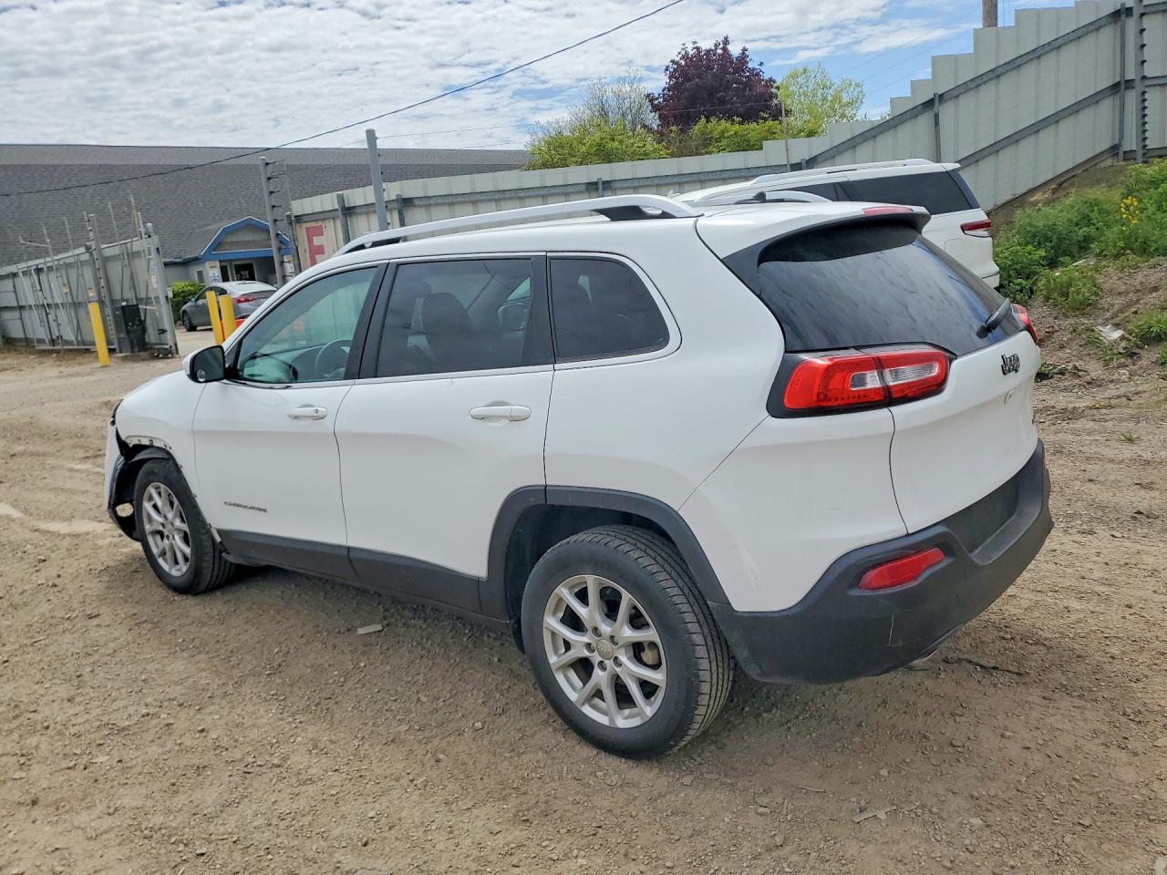 2015 Jeep Cherokee Latitude White vin: 1C4PJLCB0FW683706