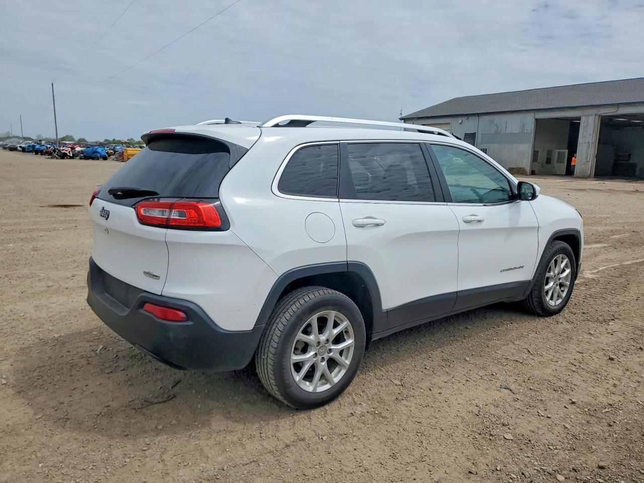 2015 Jeep Cherokee Latitude White vin: 1C4PJLCB0FW683706