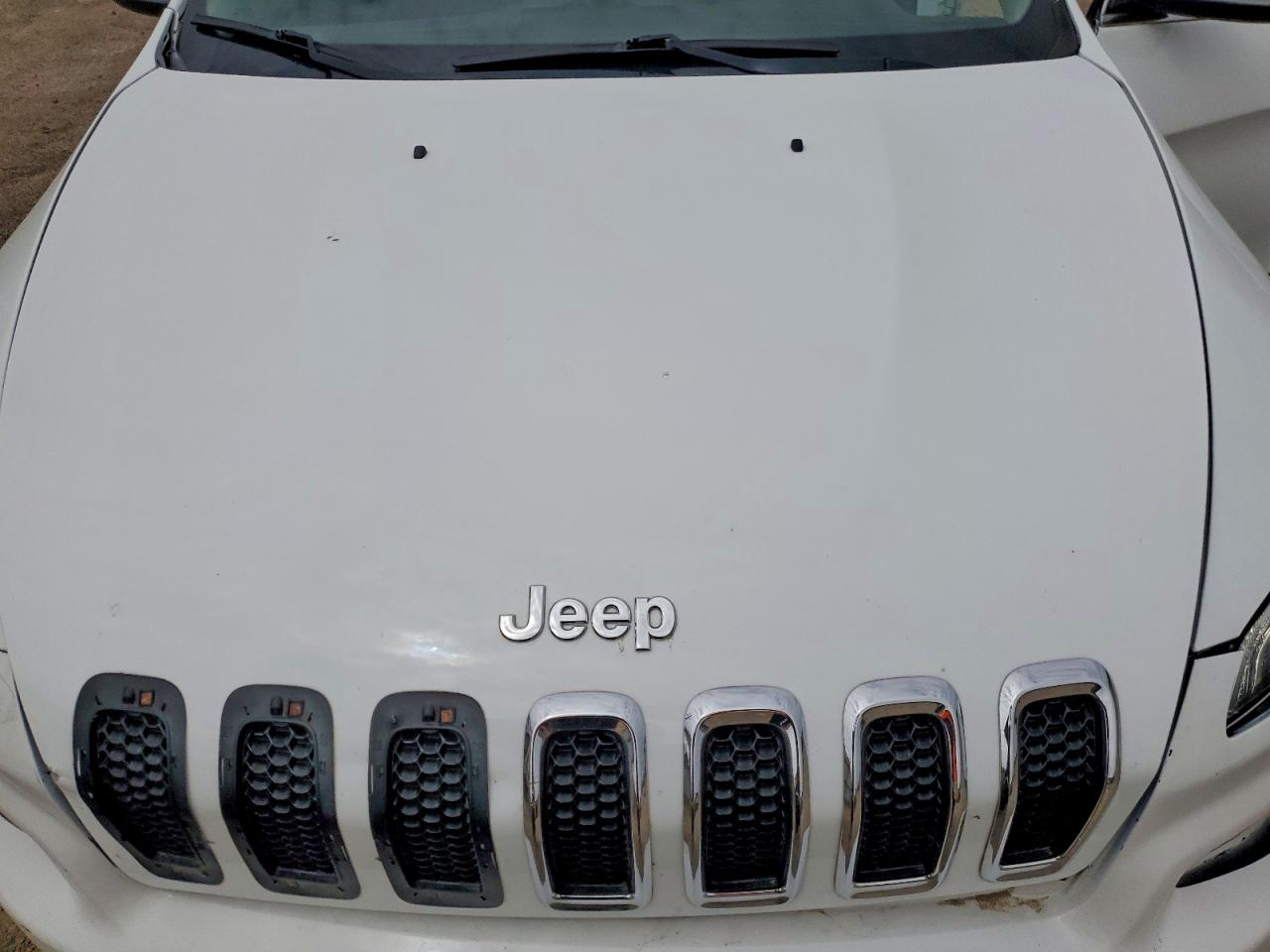 2015 Jeep Cherokee Latitude White vin: 1C4PJLCB0FW683706