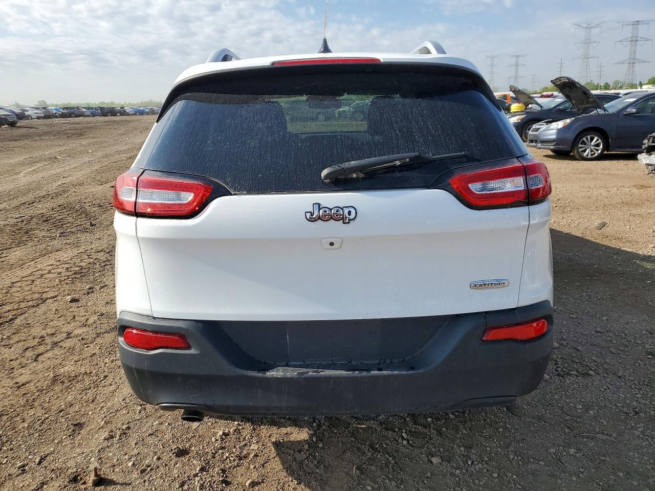 2015 Jeep Cherokee Latitude White vin: 1C4PJLCB0FW706918