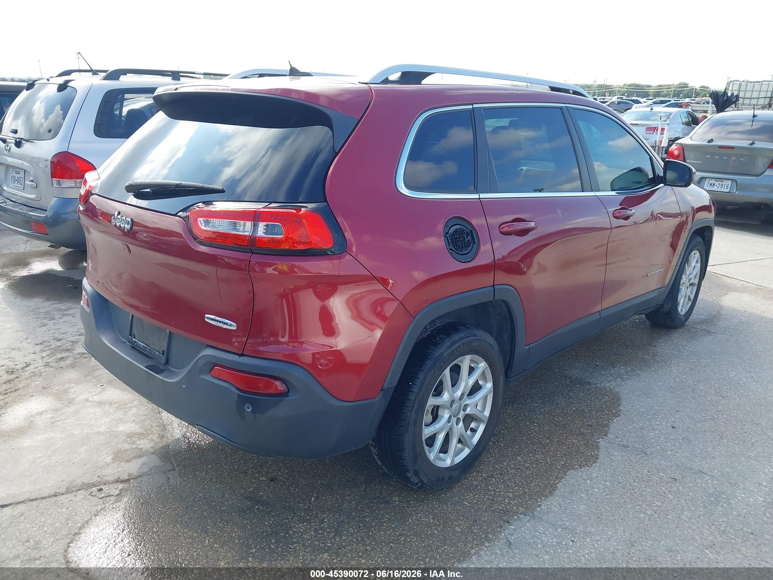2015 Jeep Cherokee Latitude Maroon vin: 1C4PJLCB0FW720382