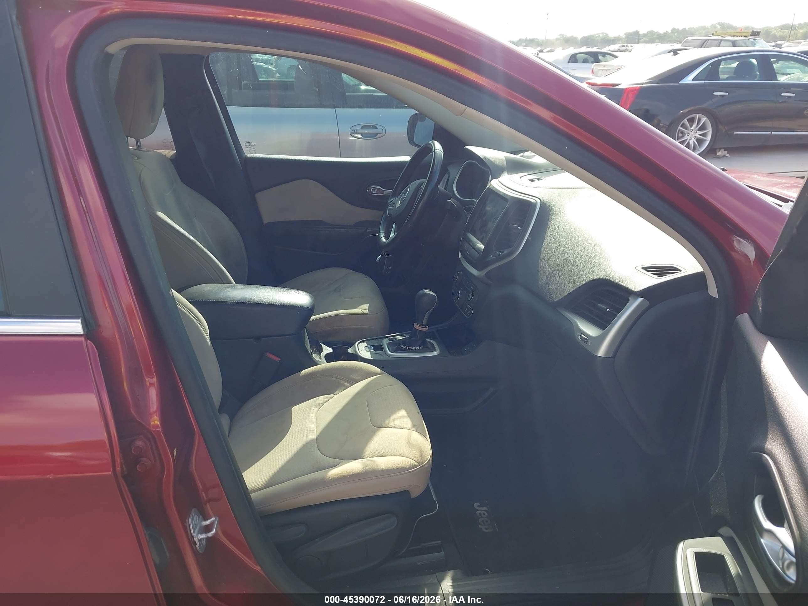 2015 Jeep Cherokee Latitude Maroon vin: 1C4PJLCB0FW720382