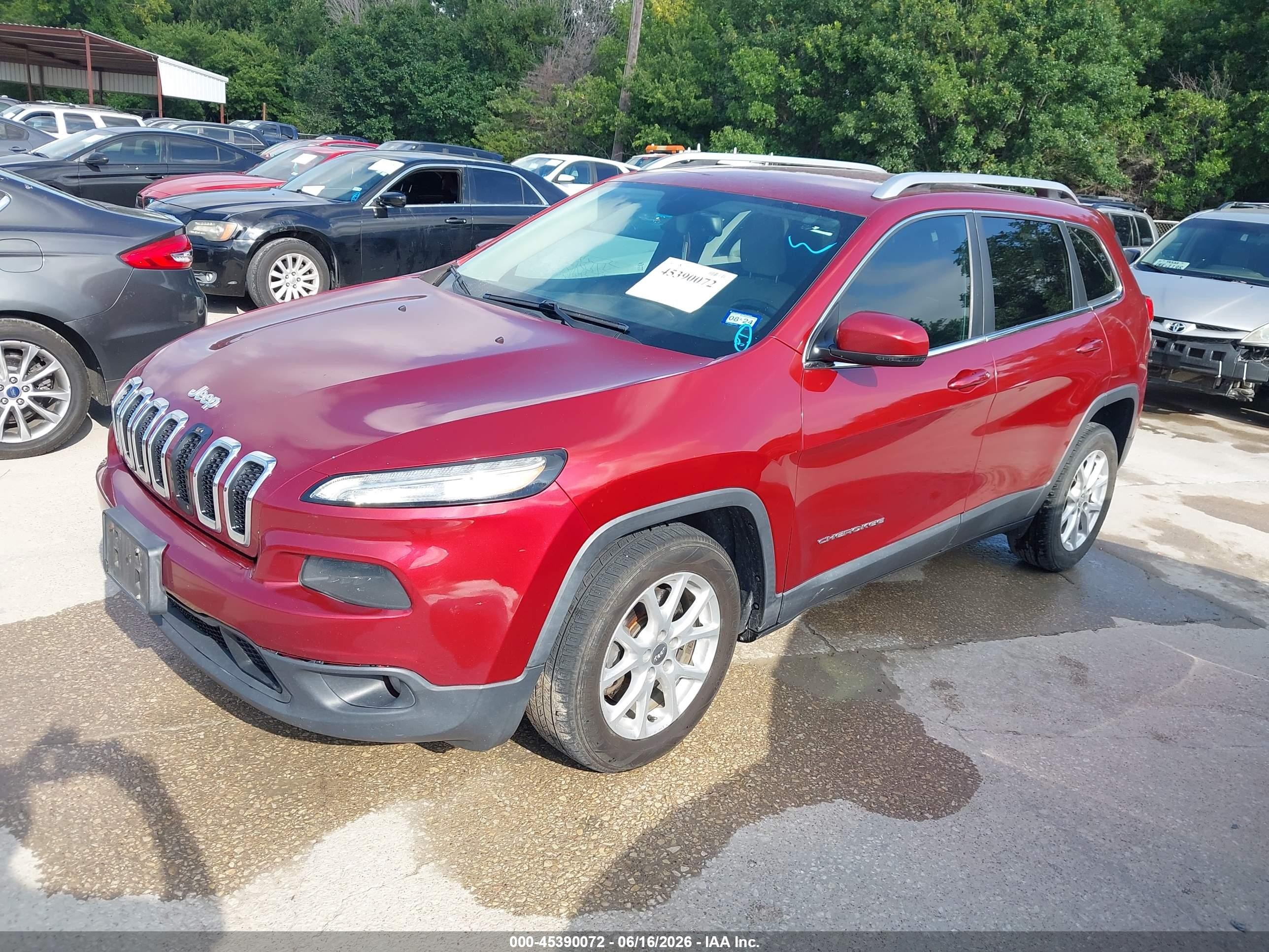 2015 Jeep Cherokee Latitude Maroon vin: 1C4PJLCB0FW720382