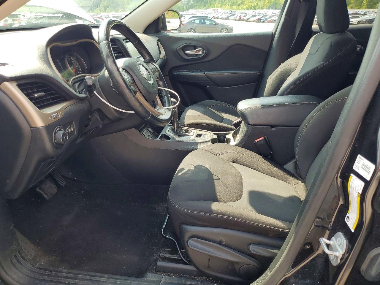 2015 Jeep Cherokee Latitude Black vin: 1C4PJLCB0FW741748