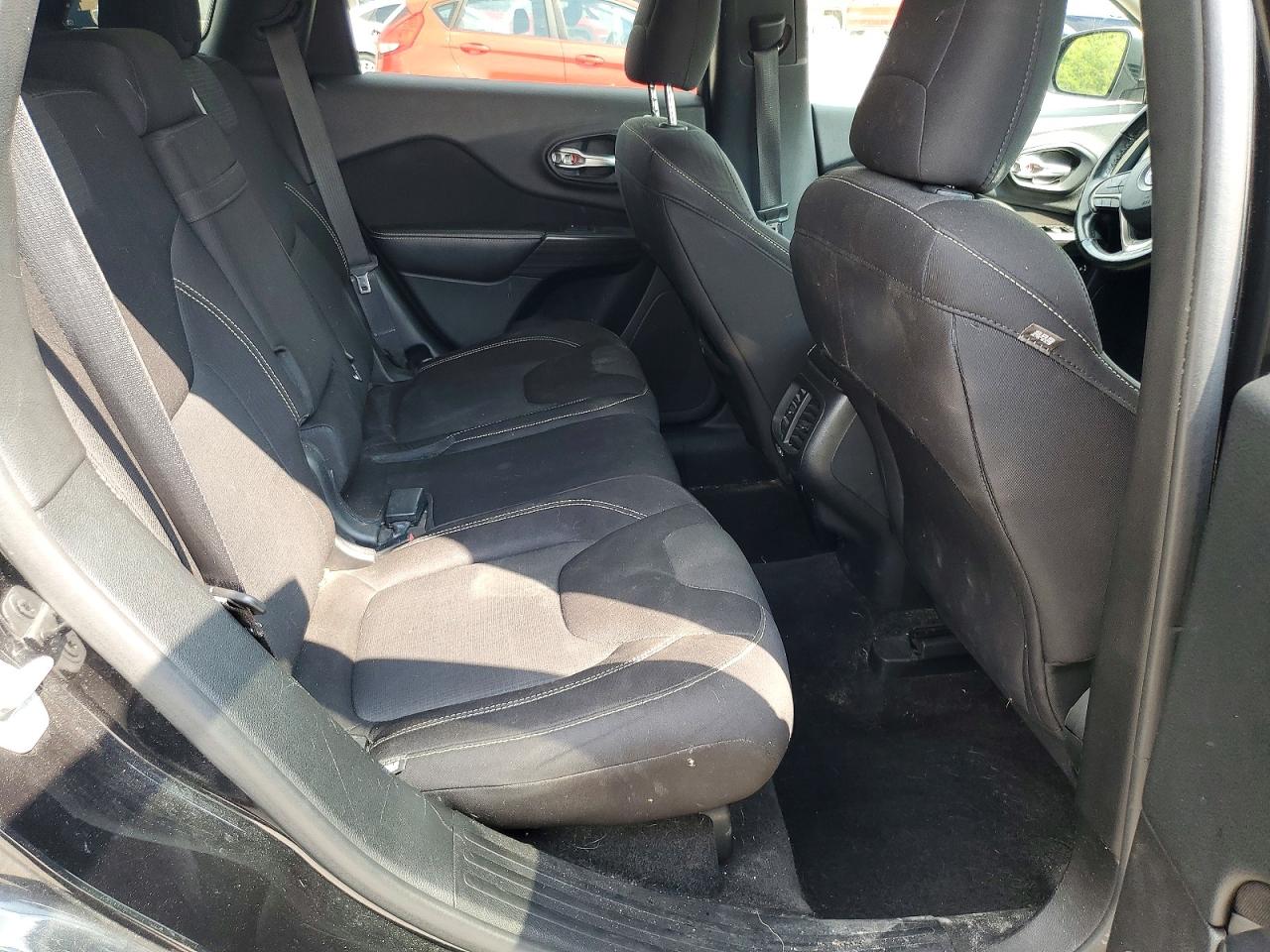 2015 Jeep Cherokee Latitude Black vin: 1C4PJLCB0FW741748