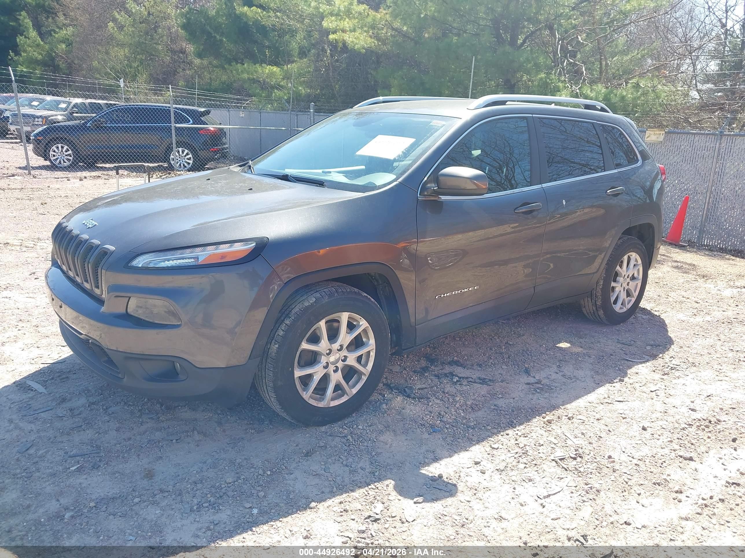 2016 Jeep Cherokee Latitude Gray vin: 1C4PJLCB0GW216397