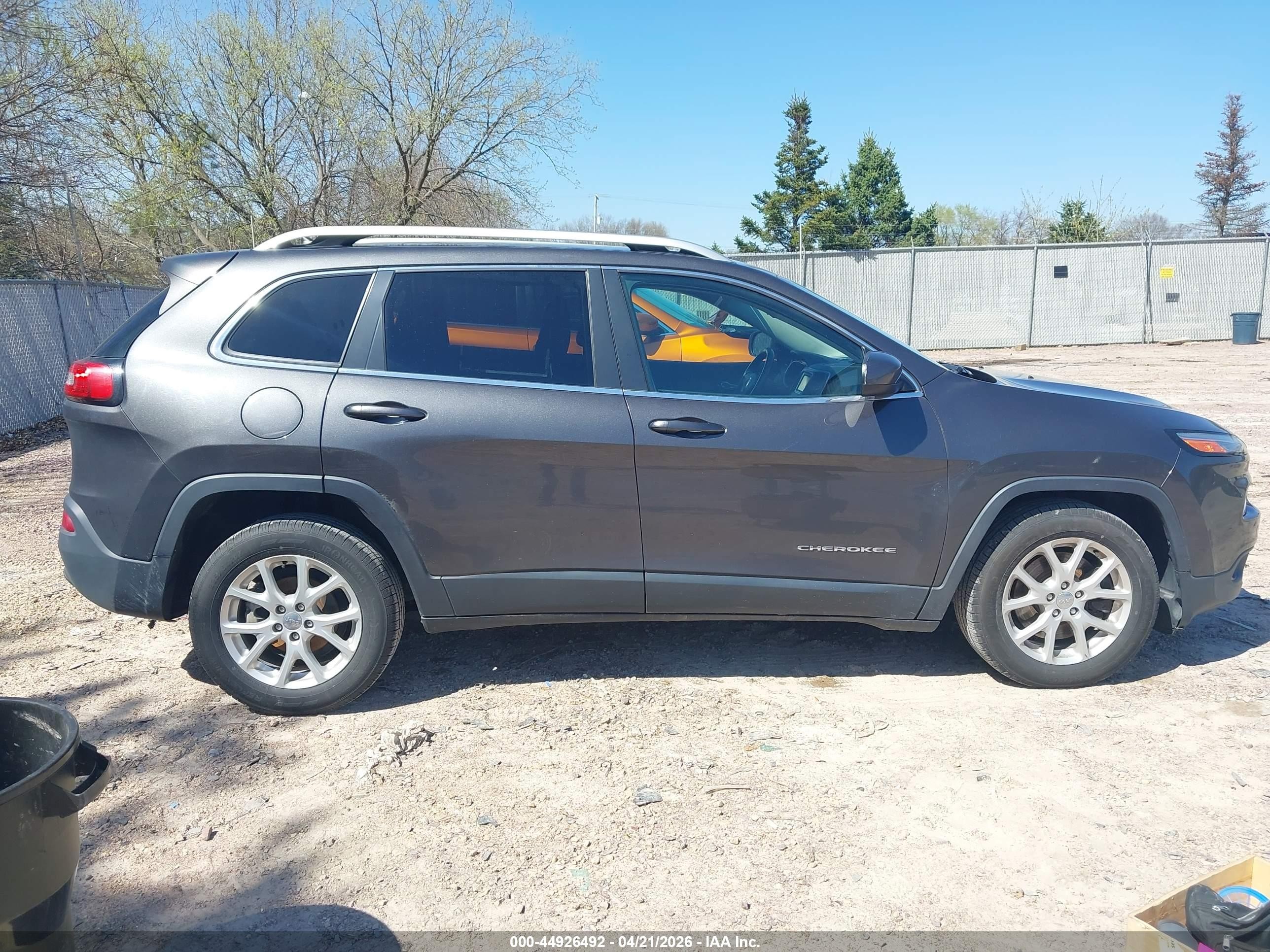 2016 Jeep Cherokee Latitude Gray vin: 1C4PJLCB0GW216397