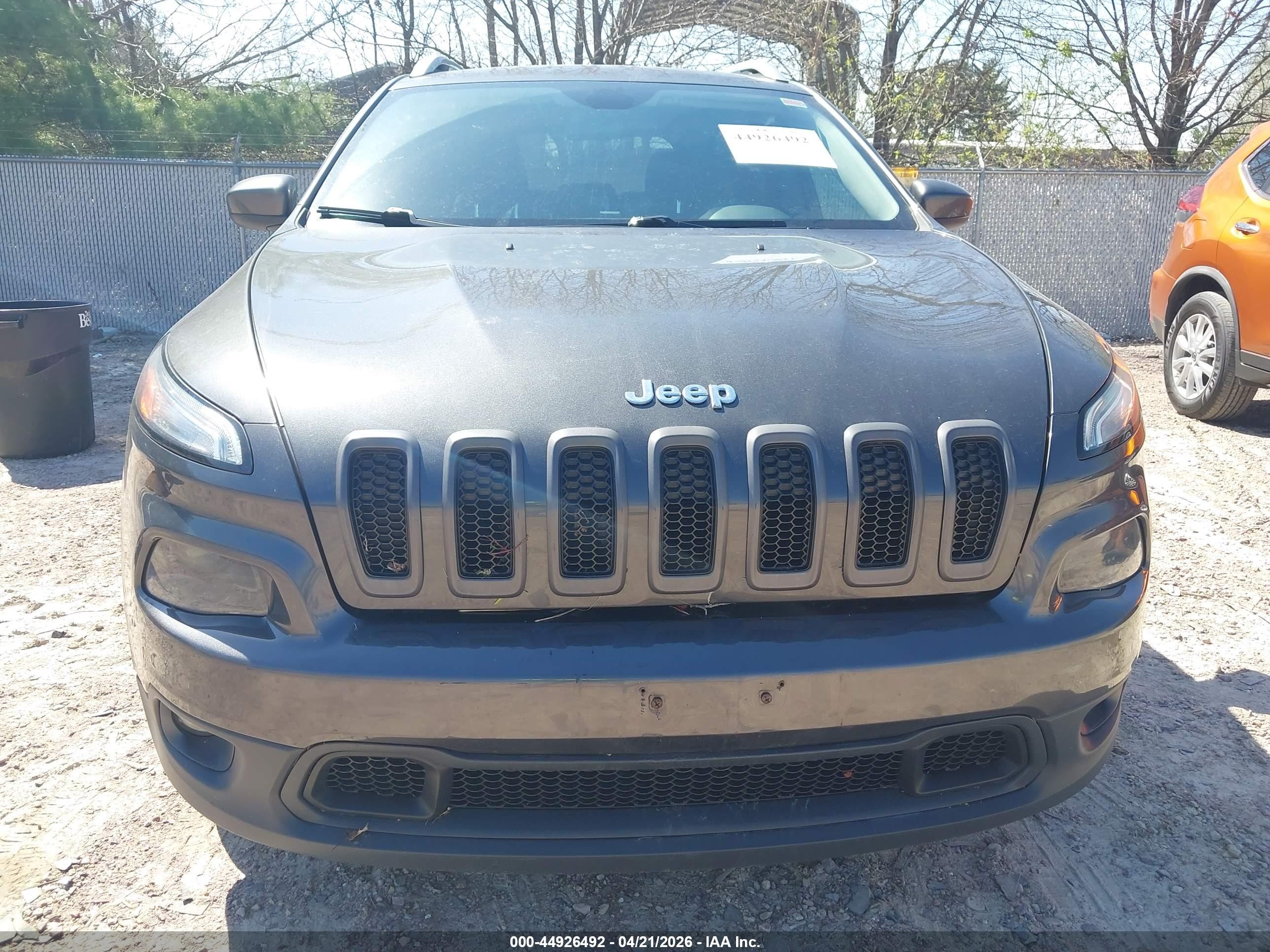 2016 Jeep Cherokee Latitude Gray vin: 1C4PJLCB0GW216397
