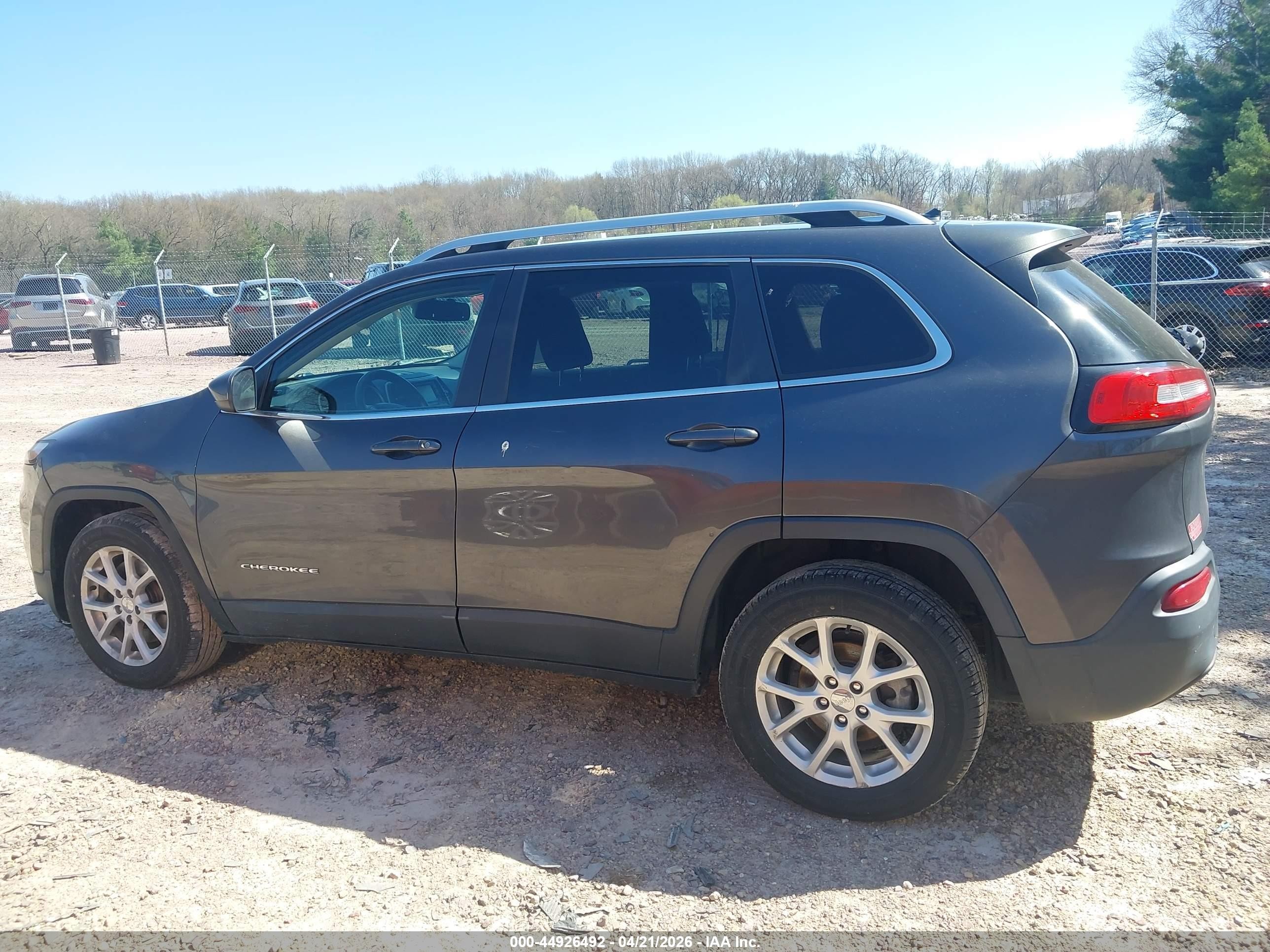 2016 Jeep Cherokee Latitude Gray vin: 1C4PJLCB0GW216397