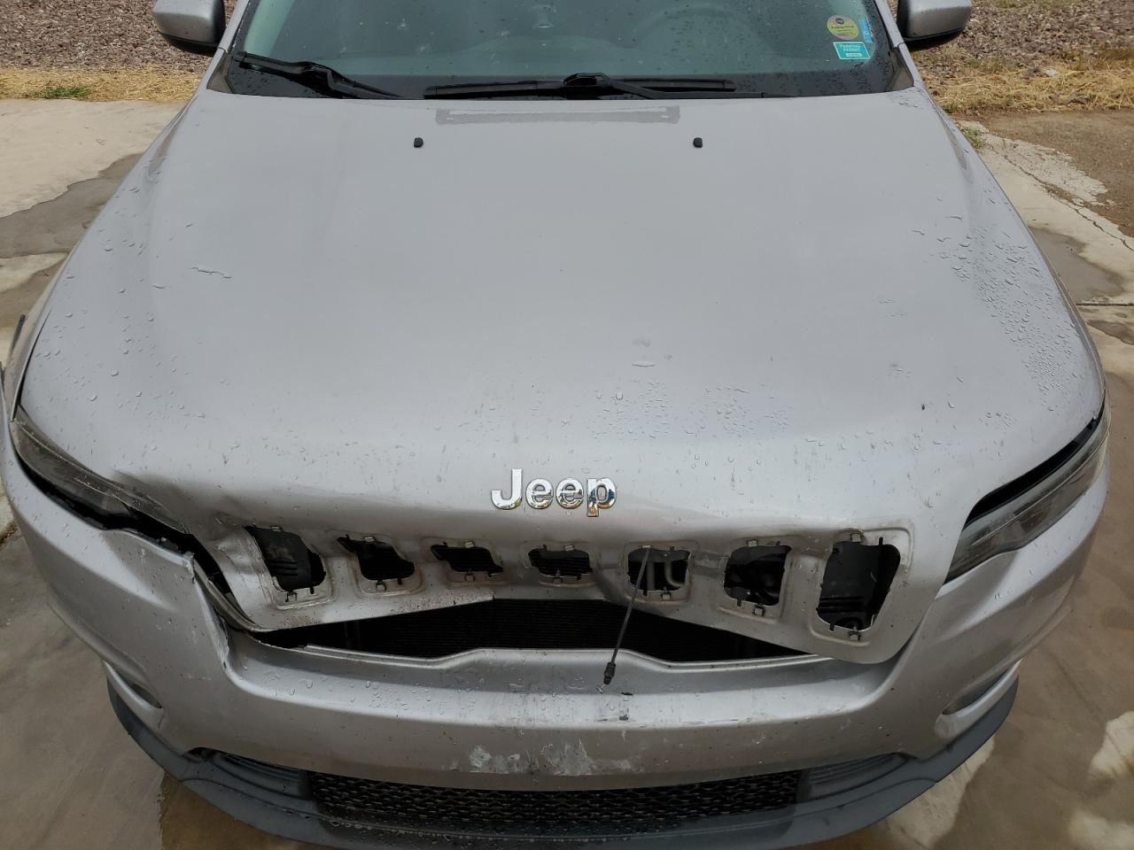 2019 Jeep Cherokee Latitude Silver vin: 1C4PJLCB0KD241319