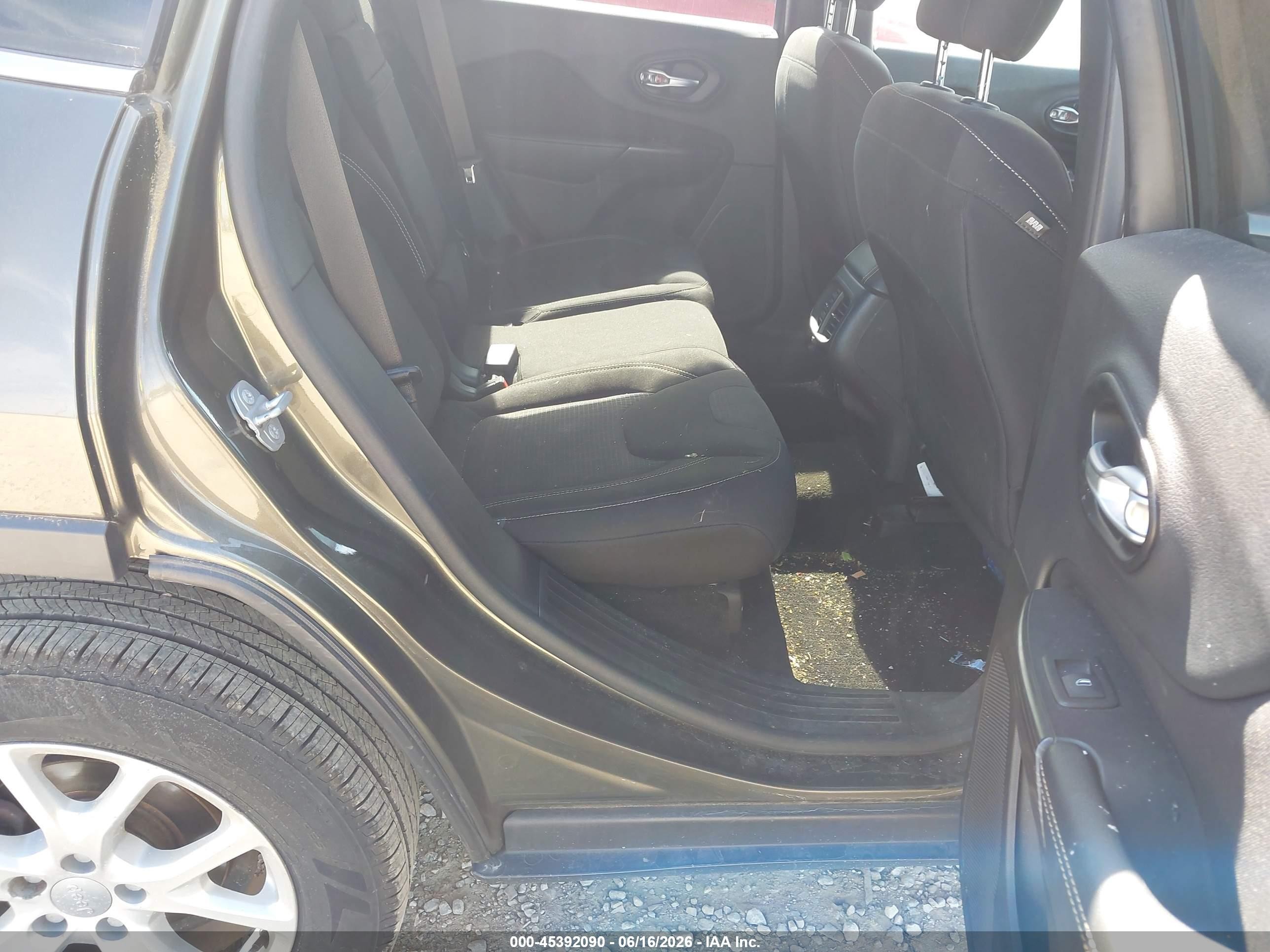 2015 Jeep Cherokee North Зеленый vin: 1C4PJLCB1FW607296