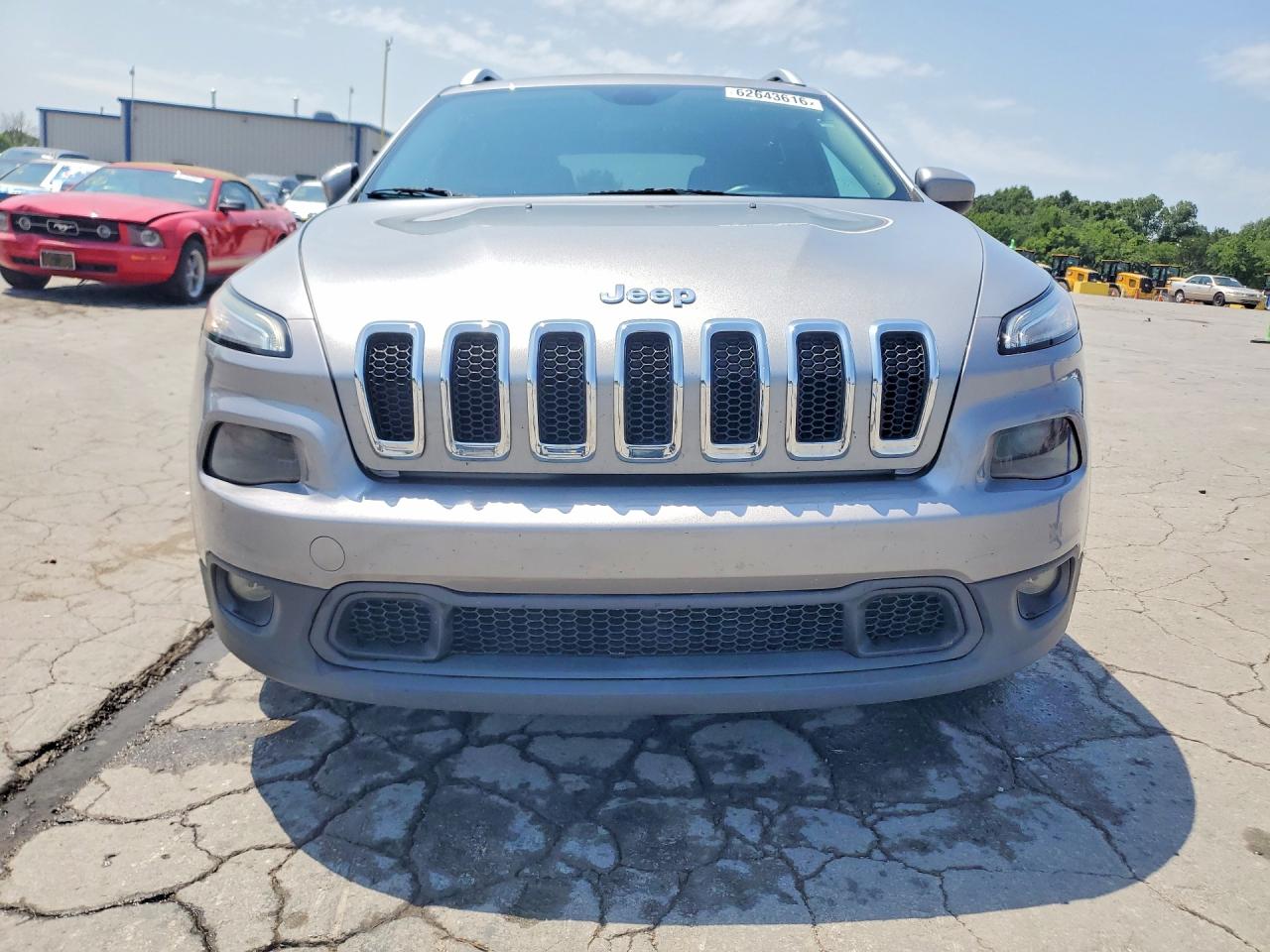 2015 Jeep Cherokee Latitude Gray vin: 1C4PJLCB1FW627418