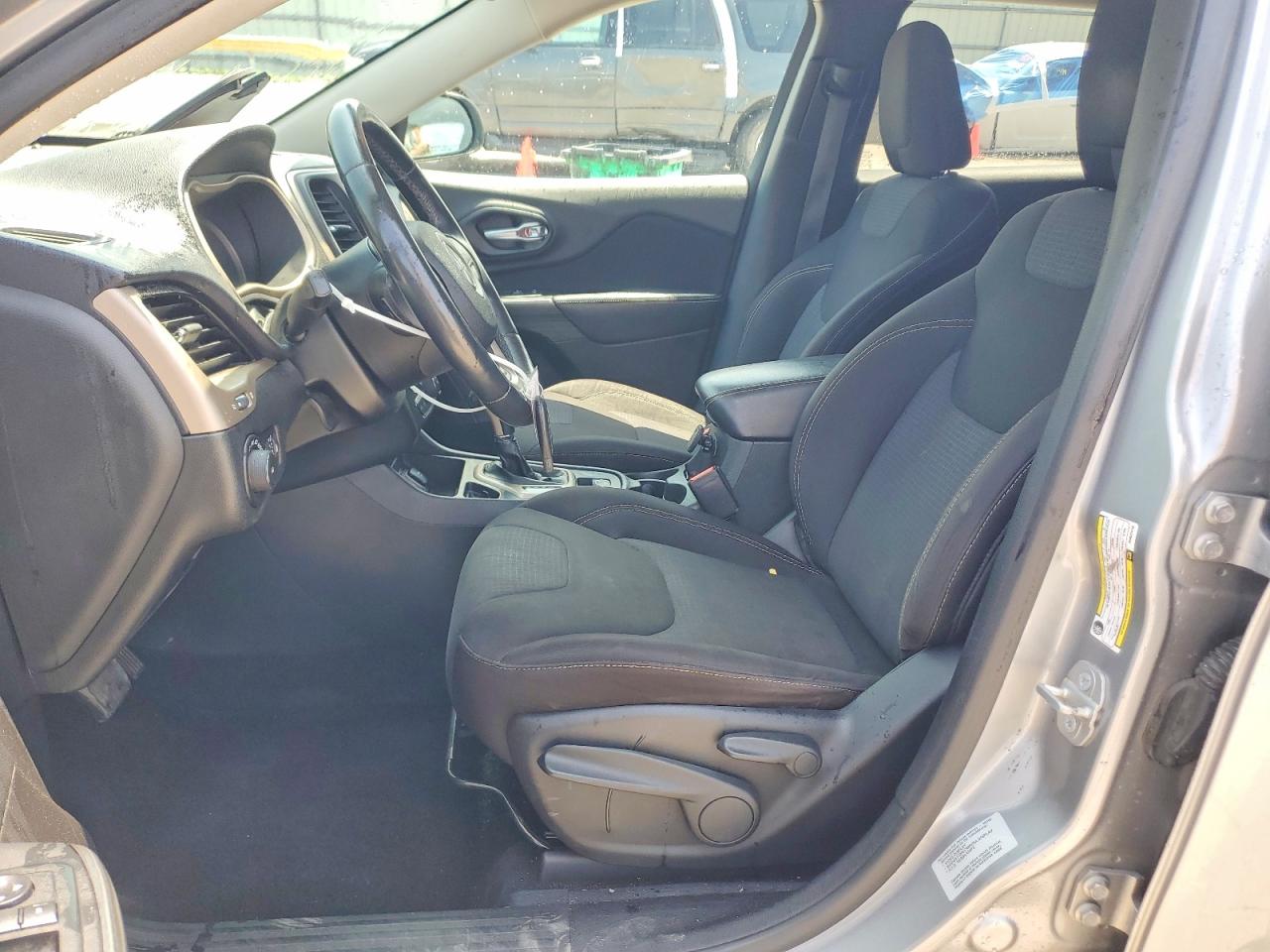 2015 Jeep Cherokee Latitude Gray vin: 1C4PJLCB1FW627418
