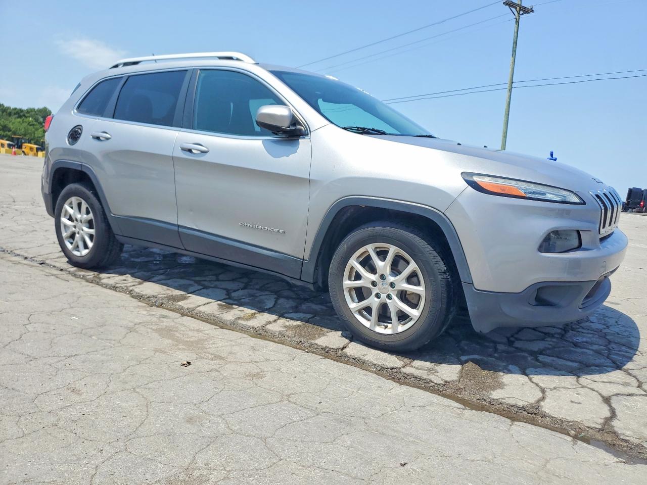 2015 Jeep Cherokee Latitude Gray vin: 1C4PJLCB1FW627418