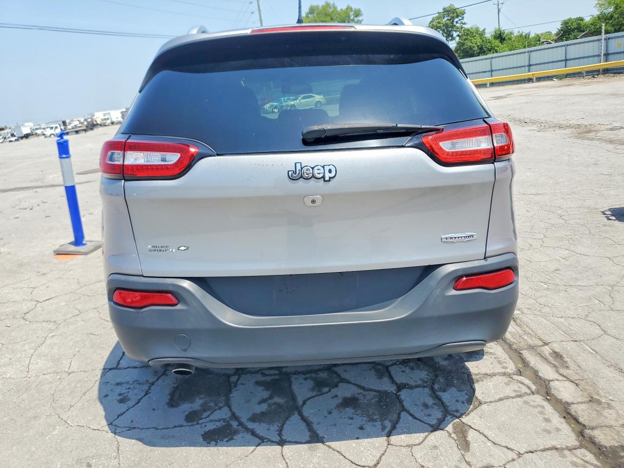 2015 Jeep Cherokee Latitude Gray vin: 1C4PJLCB1FW627418
