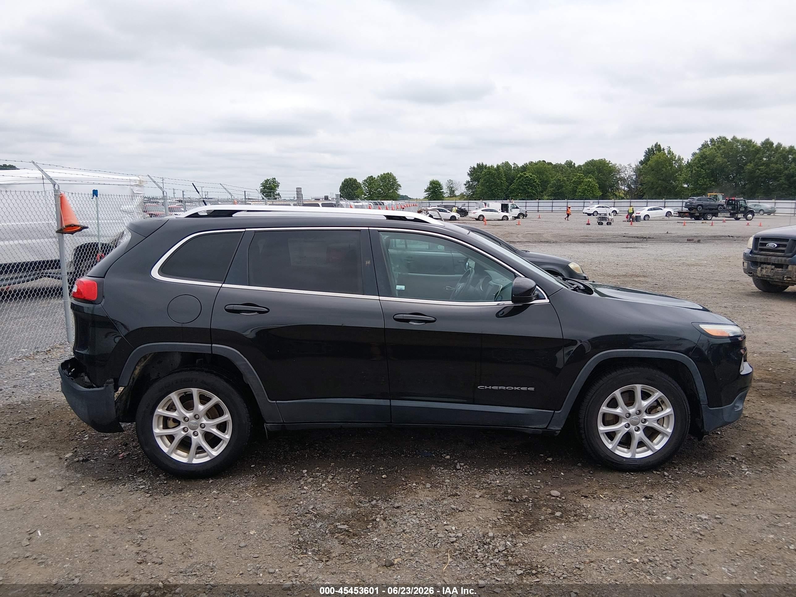 2015 Jeep Cherokee Latitude Black vin: 1C4PJLCB1FW660595