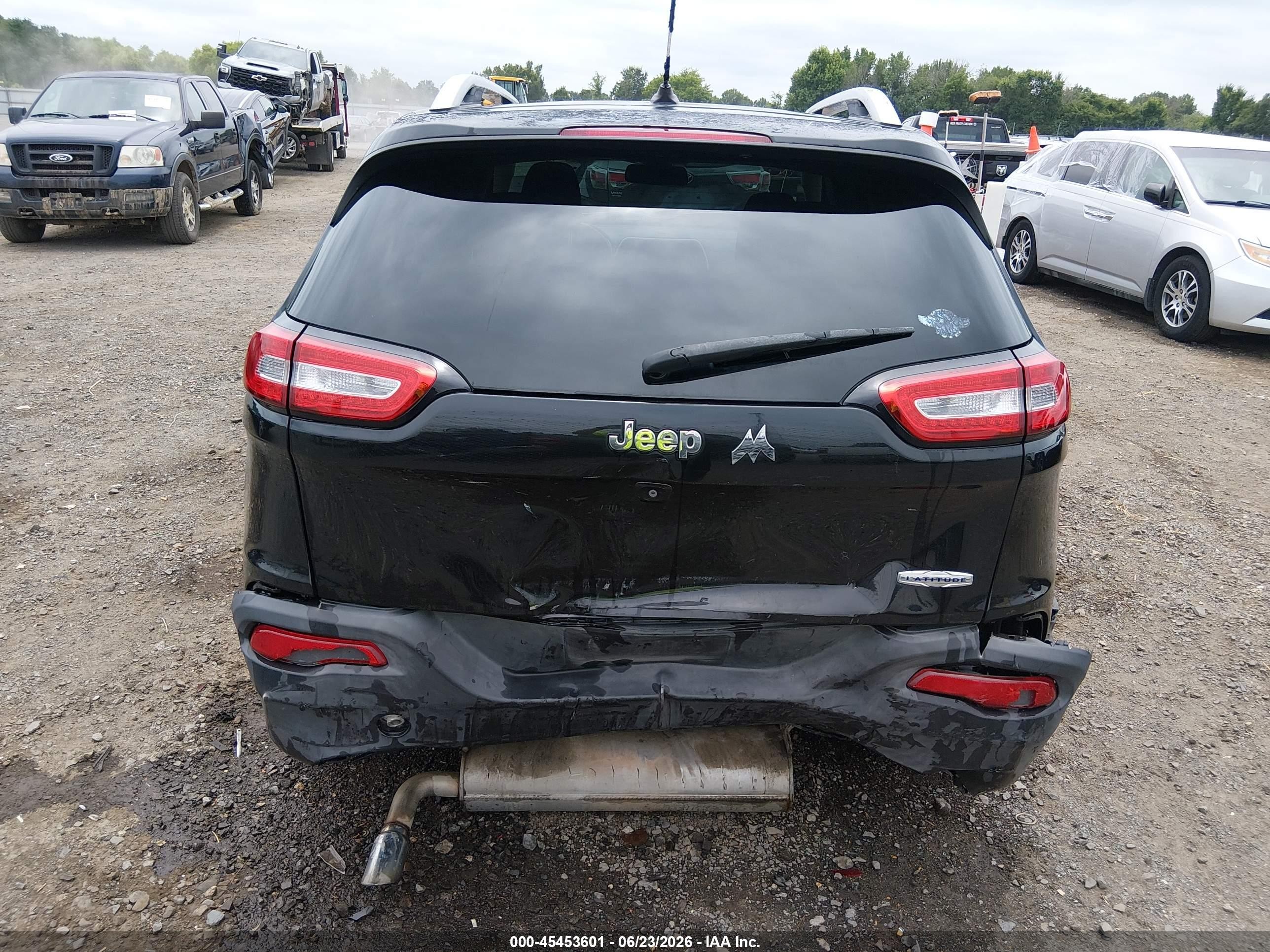 2015 Jeep Cherokee Latitude Black vin: 1C4PJLCB1FW660595