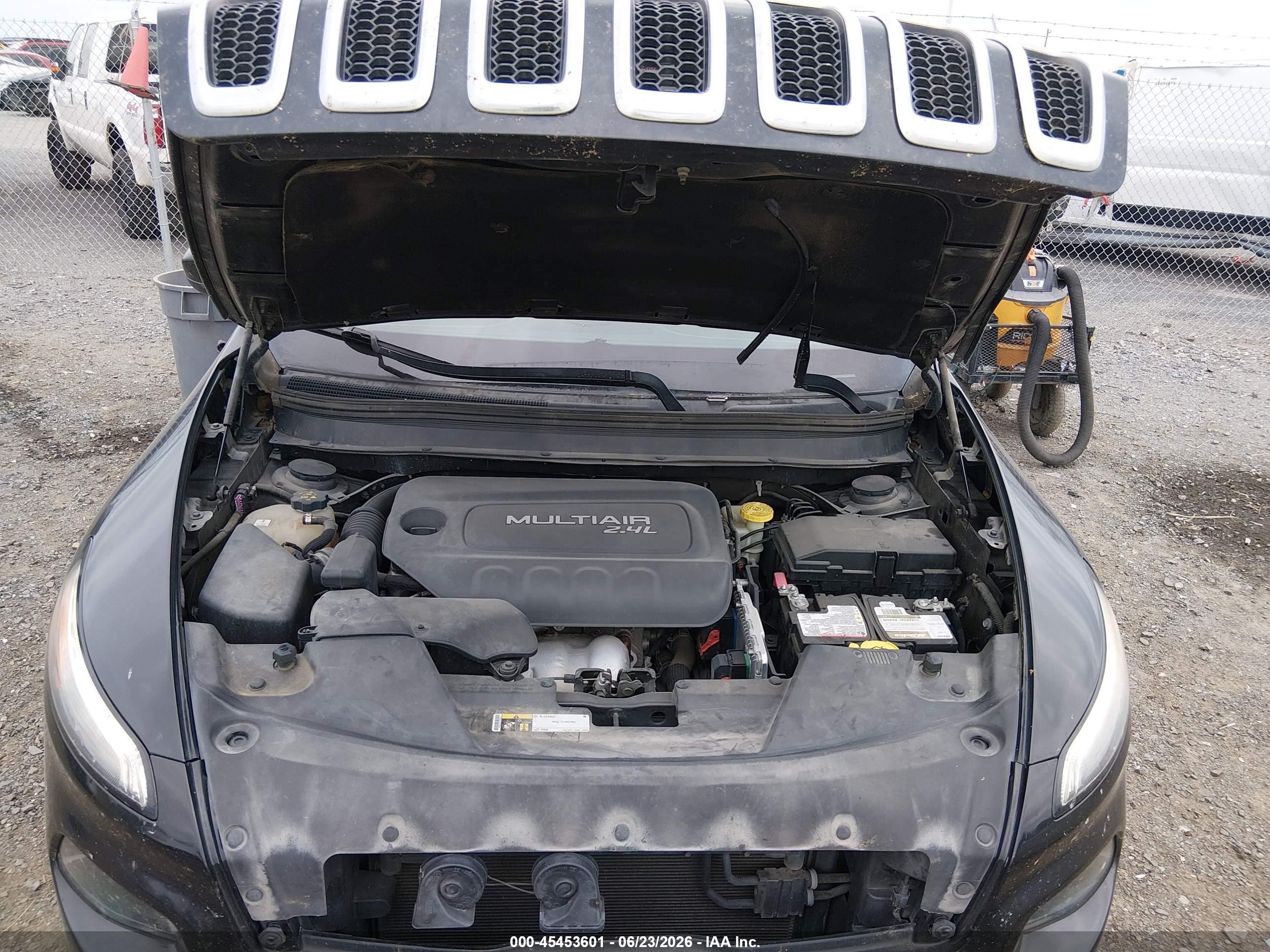 2015 Jeep Cherokee Latitude Black vin: 1C4PJLCB1FW660595