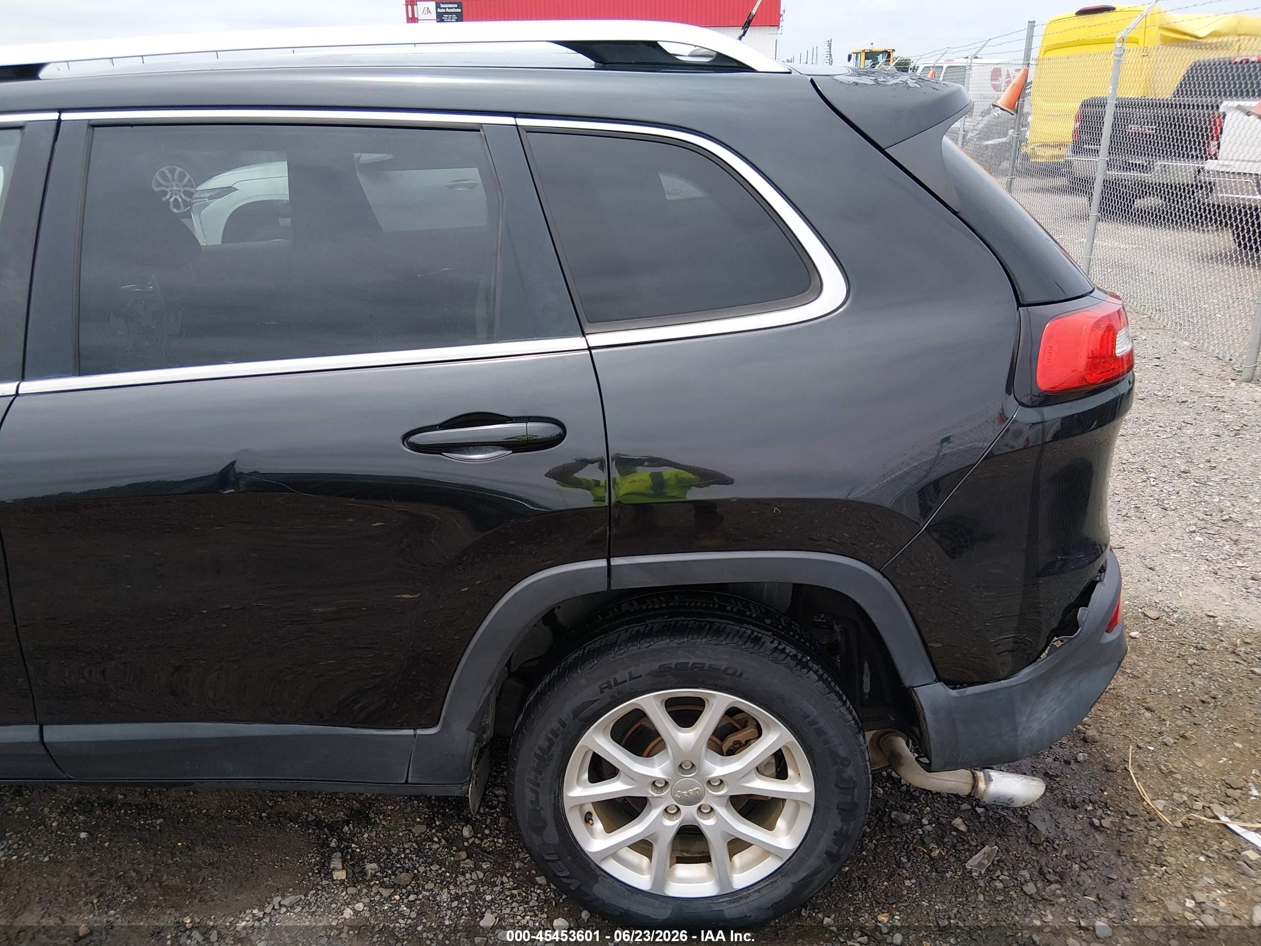 2015 Jeep Cherokee Latitude Black vin: 1C4PJLCB1FW660595