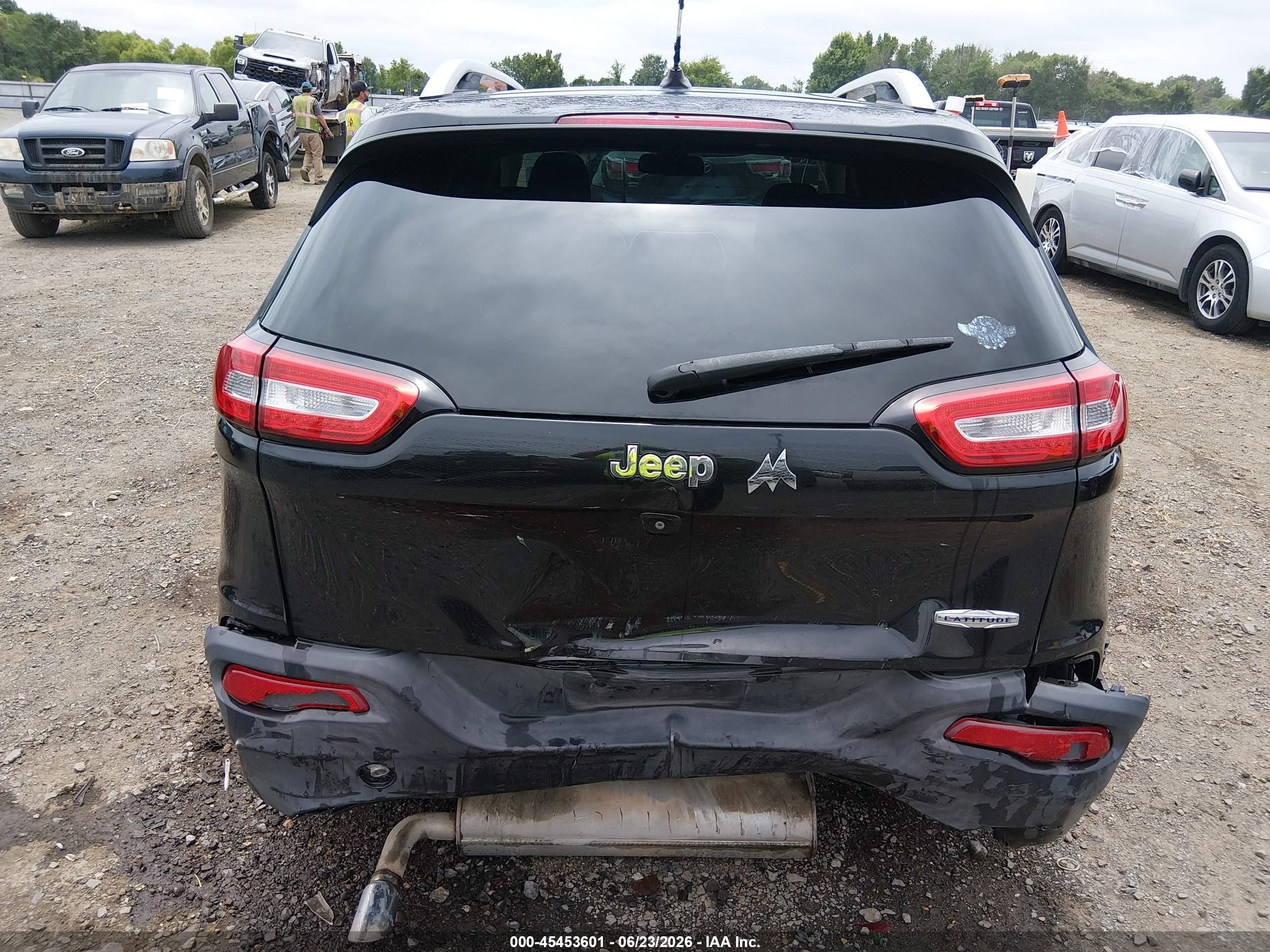 2015 Jeep Cherokee Latitude Black vin: 1C4PJLCB1FW660595