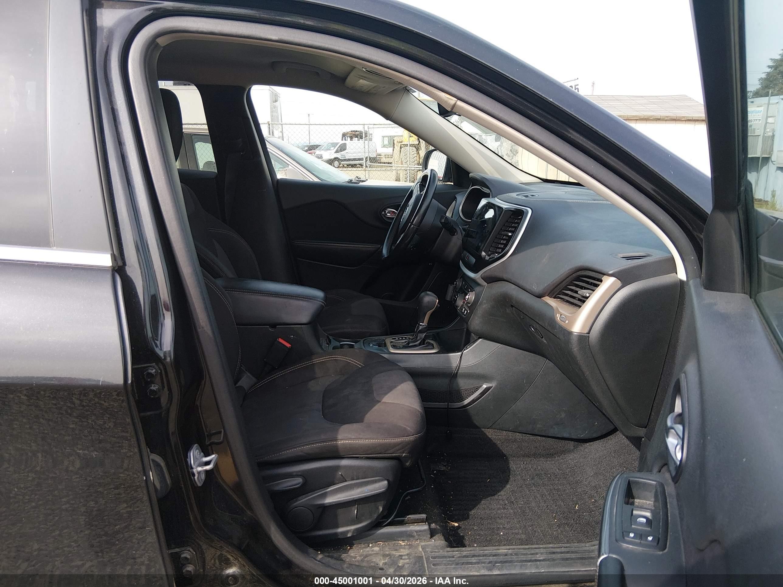 2015 Jeep Cherokee Latitude Black vin: 1C4PJLCB1FW663139