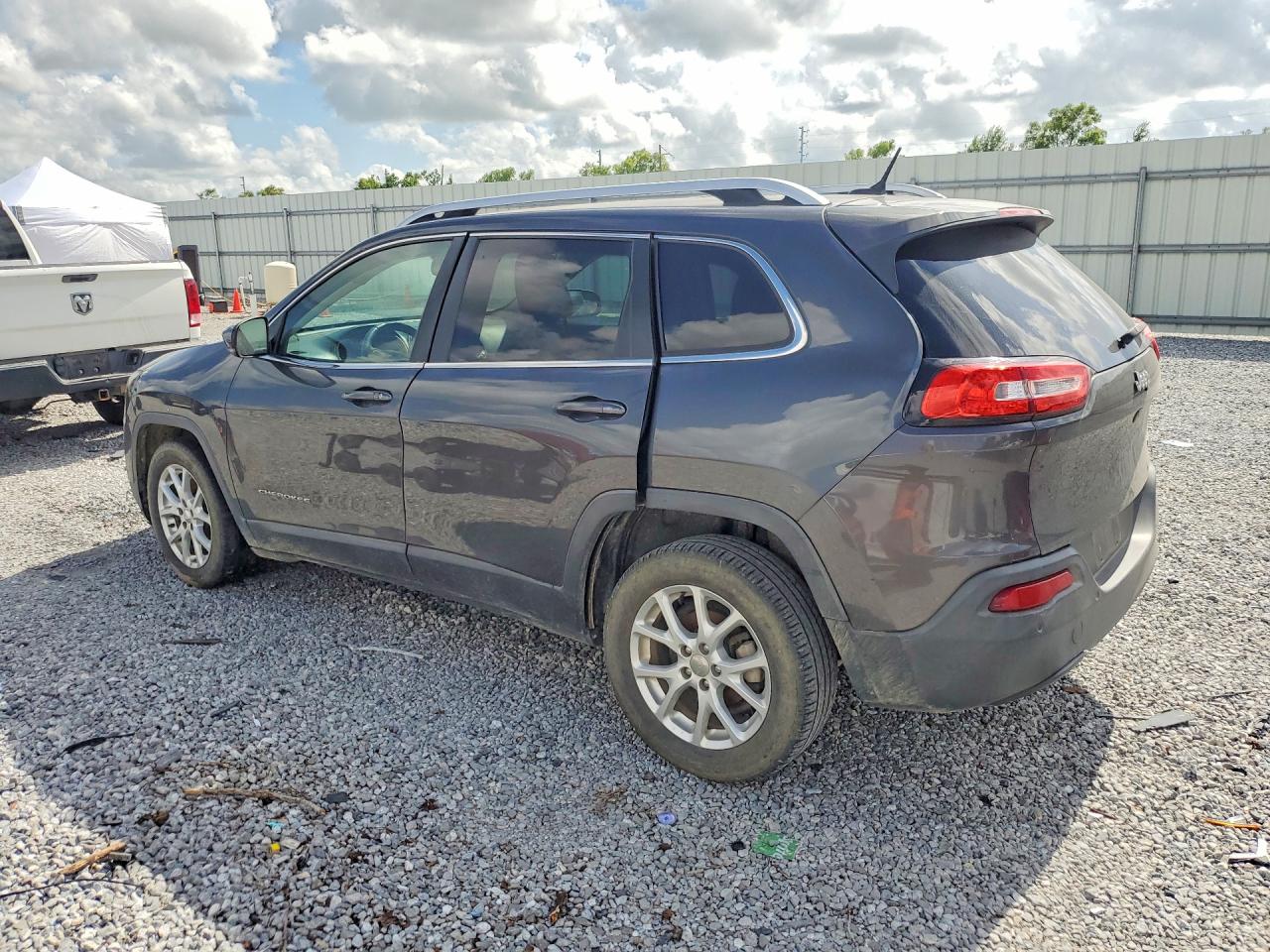 2015 Jeep Cherokee Latitude Gray vin: 1C4PJLCB1FW670981
