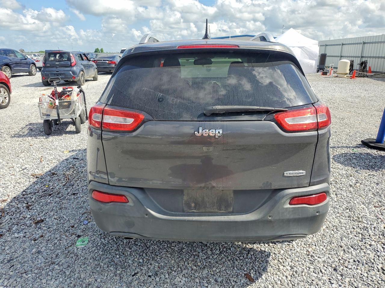2015 Jeep Cherokee Latitude Gray vin: 1C4PJLCB1FW670981