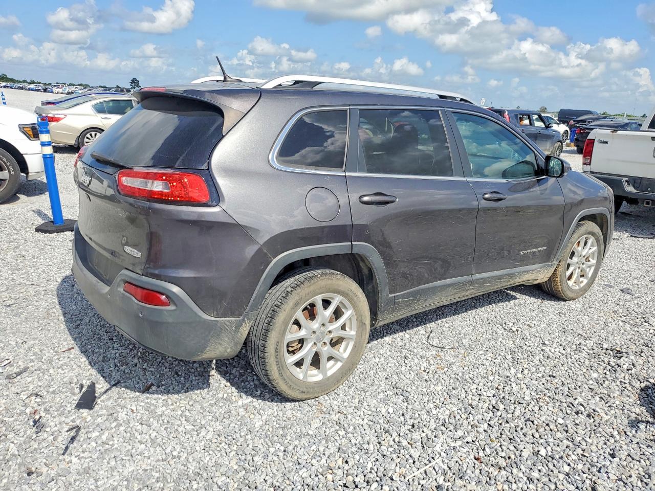 2015 Jeep Cherokee Latitude Gray vin: 1C4PJLCB1FW670981