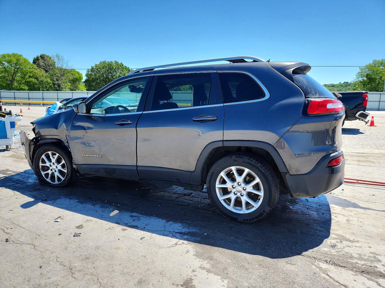 2015 Jeep Cherokee Latitude Серый vin: 1C4PJLCB1FW683908