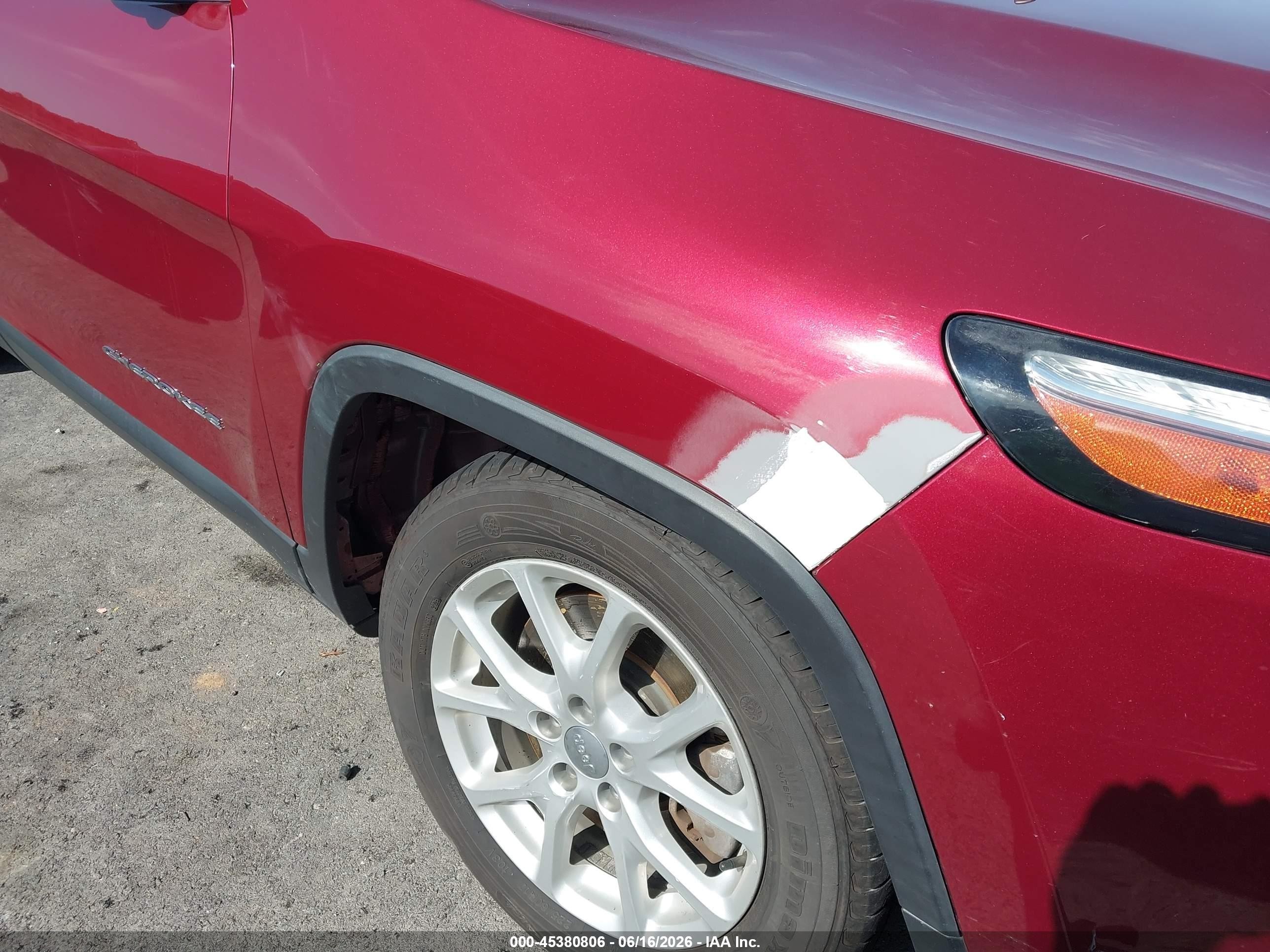 2015 Jeep Cherokee Latitude Red vin: 1C4PJLCB1FW690079