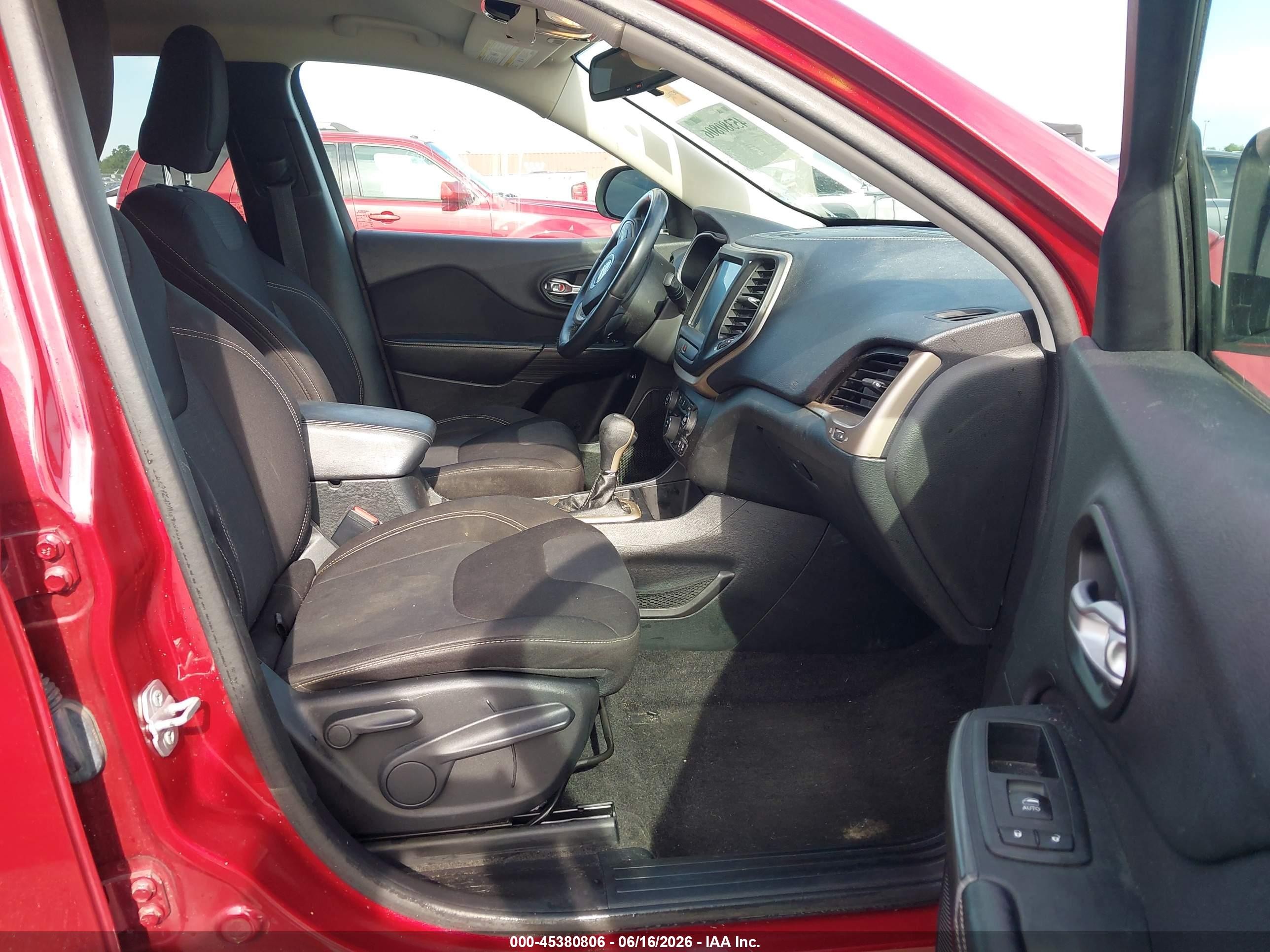 2015 Jeep Cherokee Latitude Red vin: 1C4PJLCB1FW690079