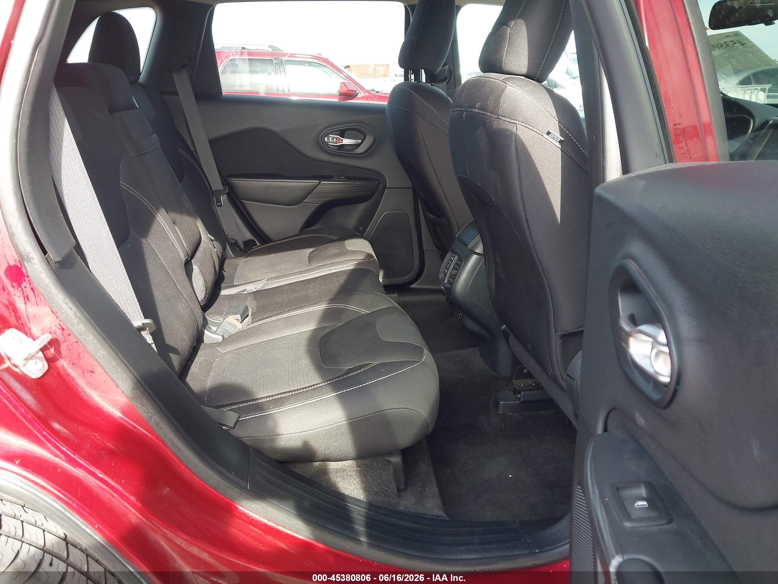 2015 Jeep Cherokee Latitude Red vin: 1C4PJLCB1FW690079