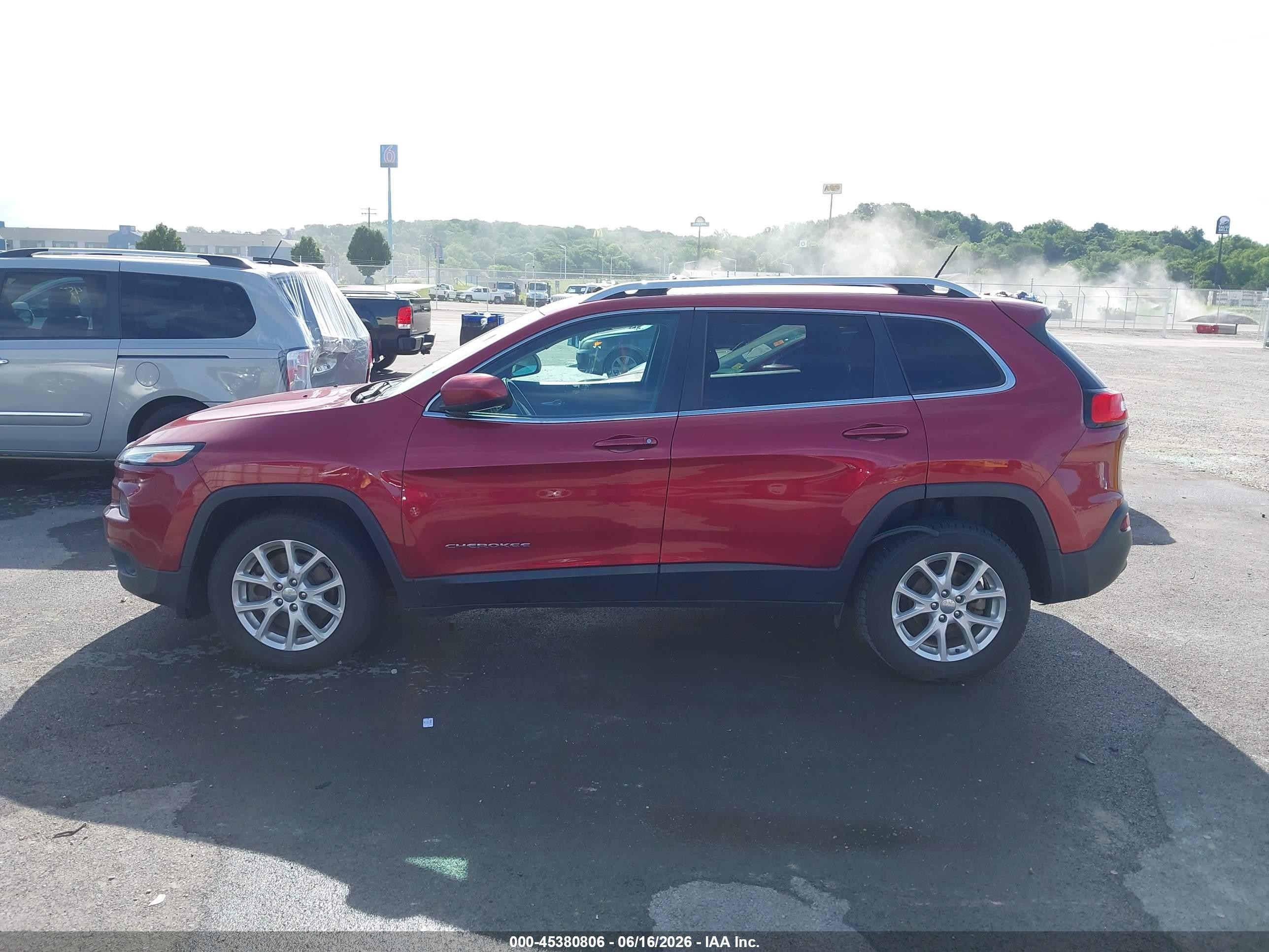 2015 Jeep Cherokee Latitude Red vin: 1C4PJLCB1FW690079