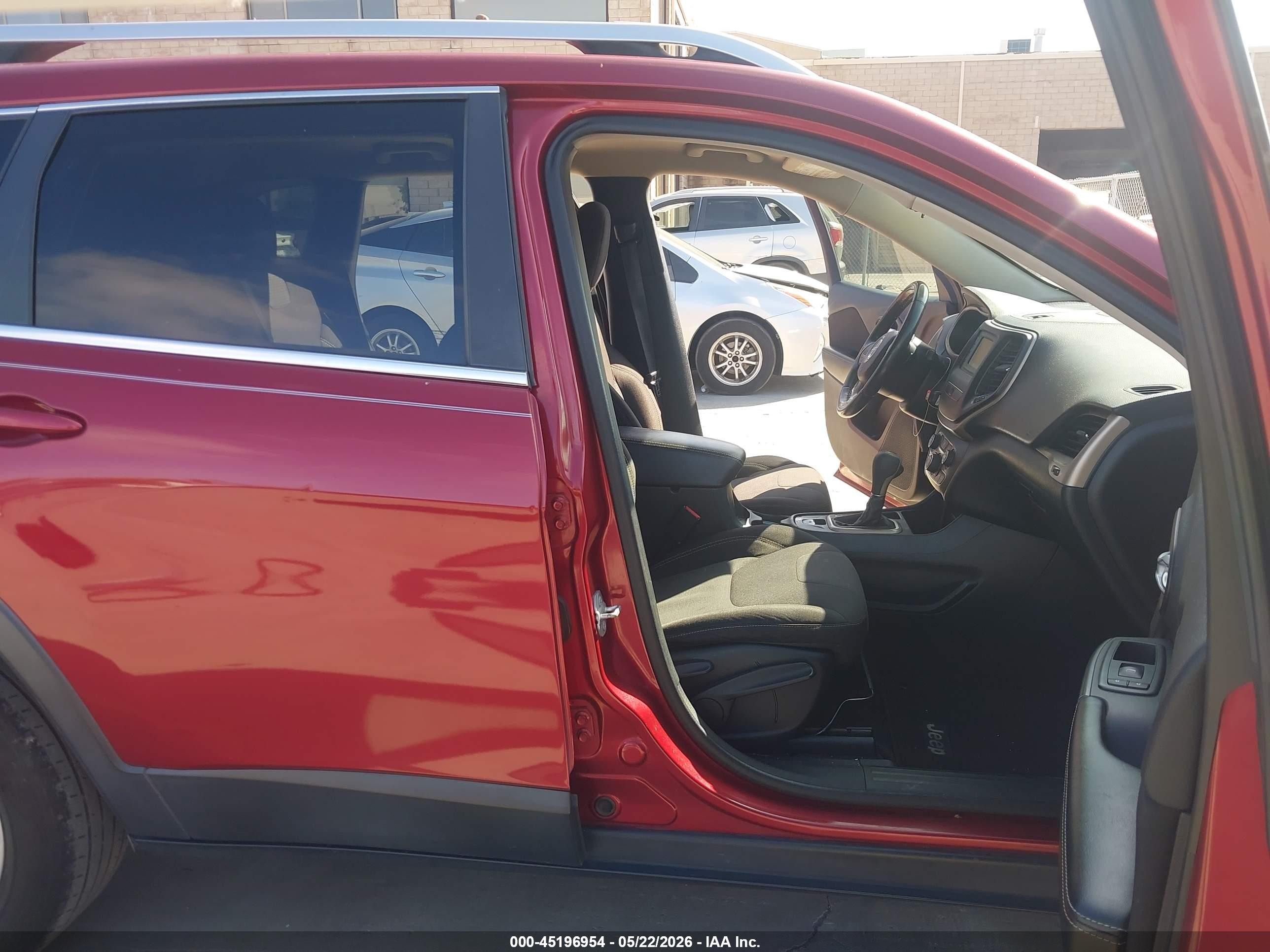2015 Jeep Cherokee Latitude Red vin: 1C4PJLCB1FW690566