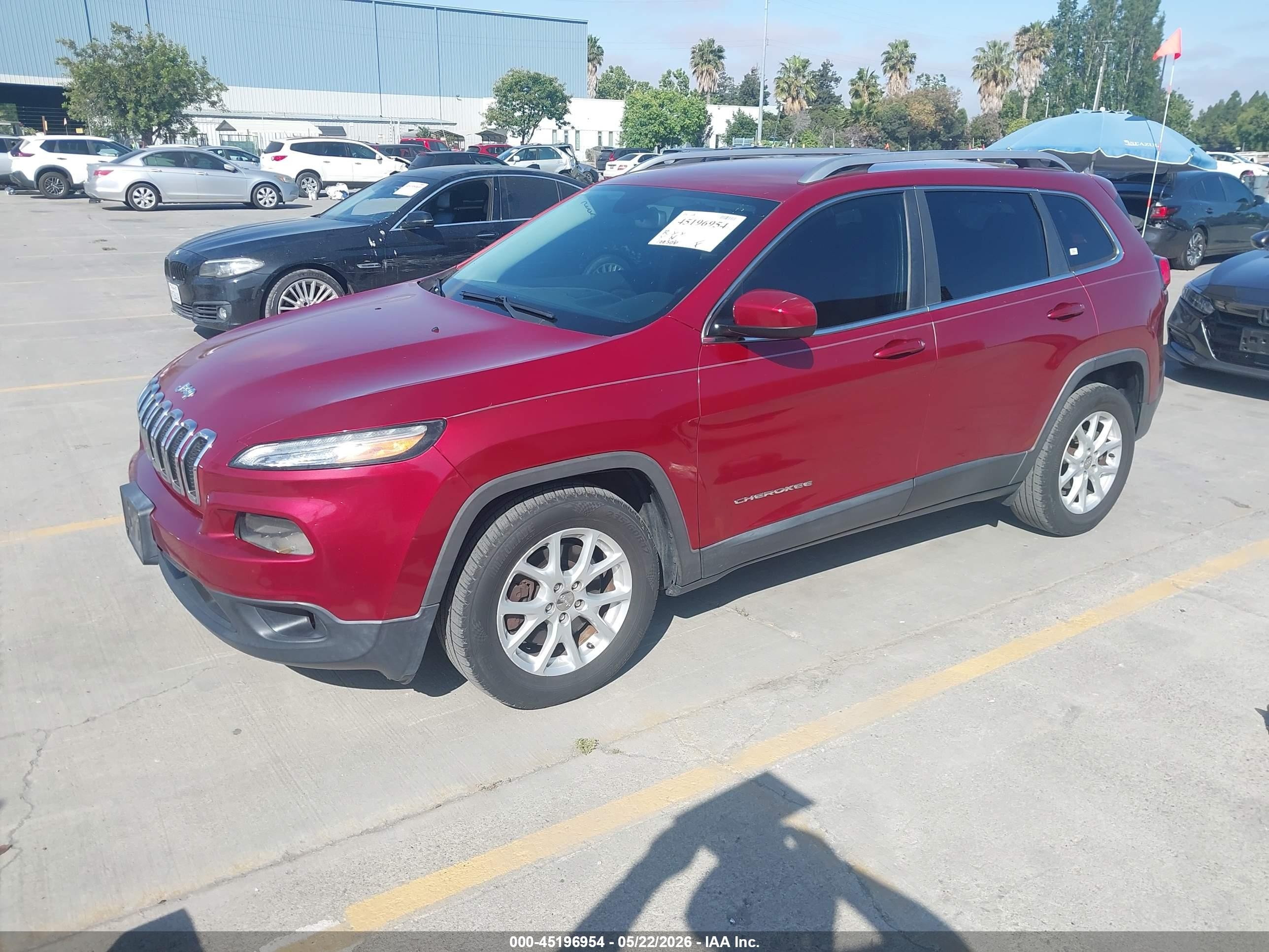2015 Jeep Cherokee Latitude Red vin: 1C4PJLCB1FW690566