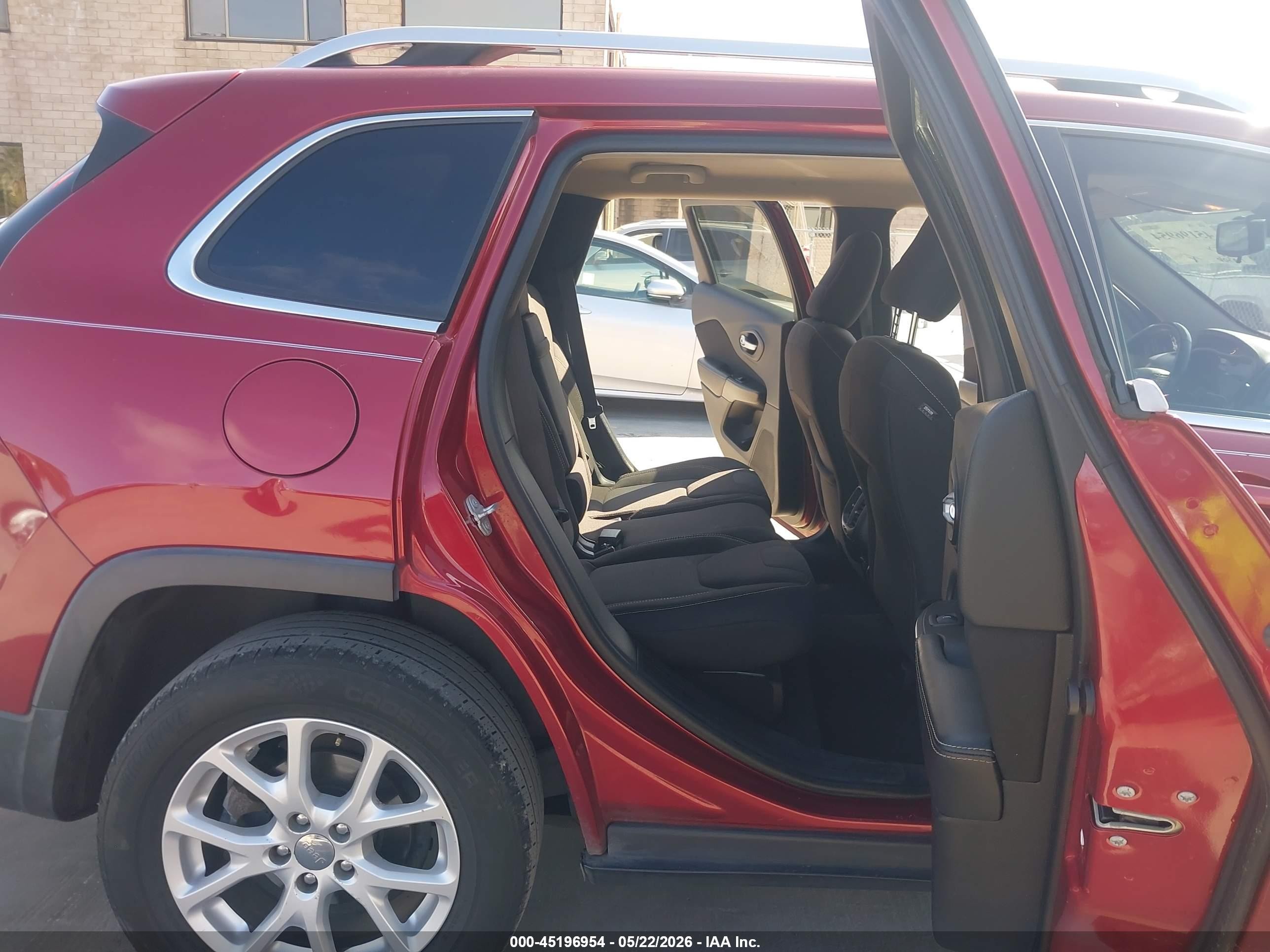 2015 Jeep Cherokee Latitude Red vin: 1C4PJLCB1FW690566