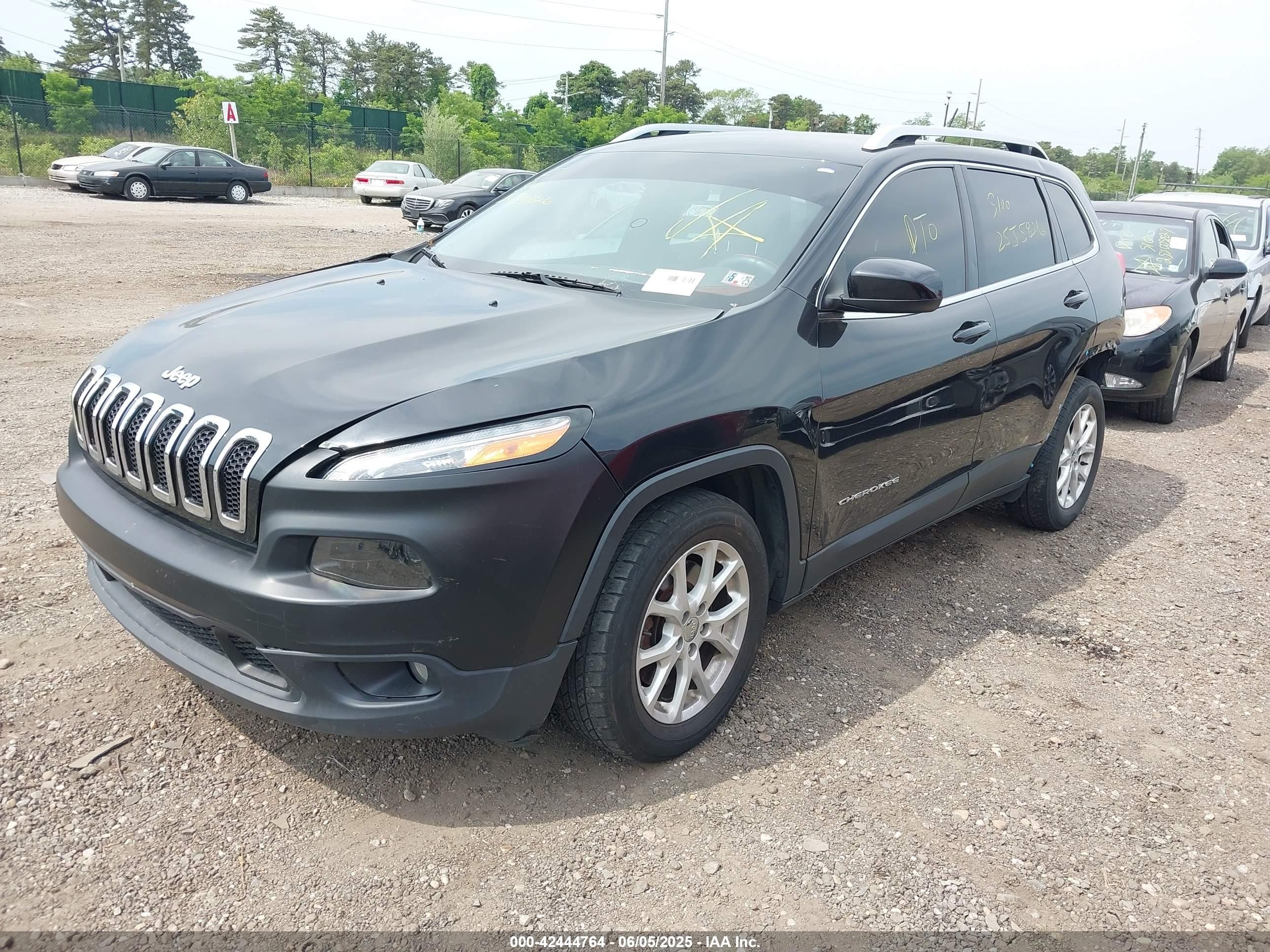 2015 Jeep Cherokee Latitude Black vin: 1C4PJLCB1FW711271