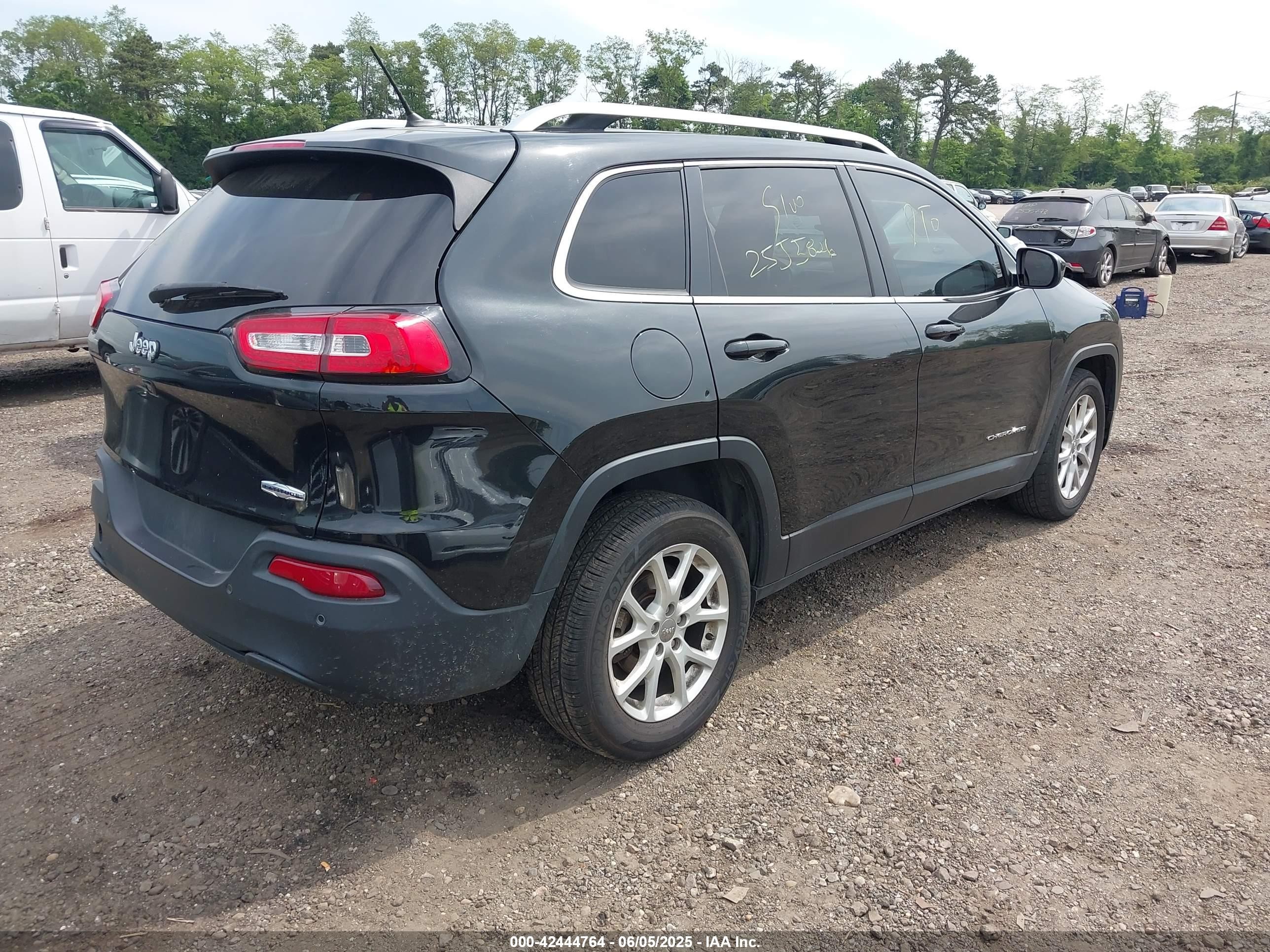 2015 Jeep Cherokee Latitude Black vin: 1C4PJLCB1FW711271