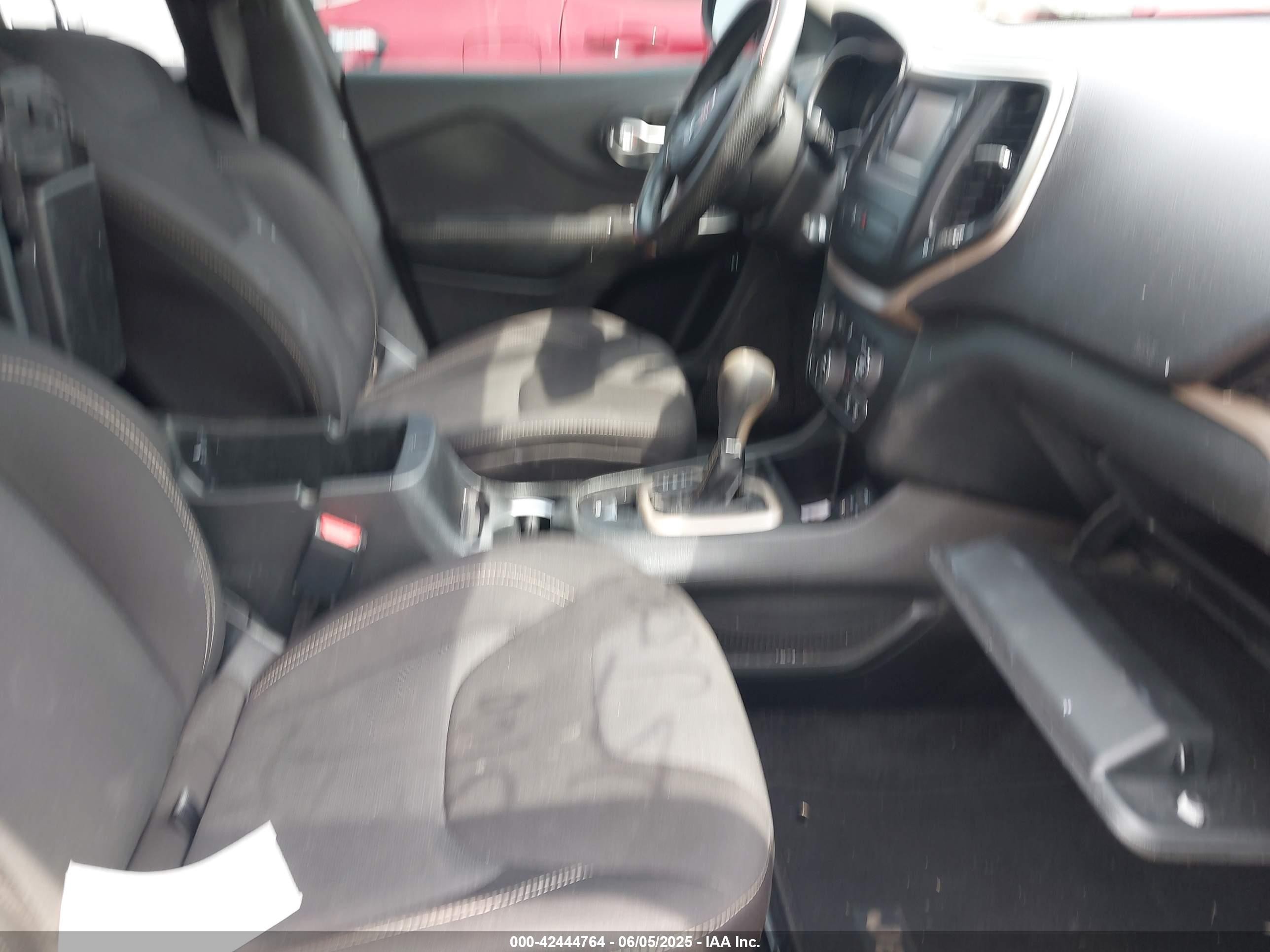 2015 Jeep Cherokee Latitude Black vin: 1C4PJLCB1FW711271
