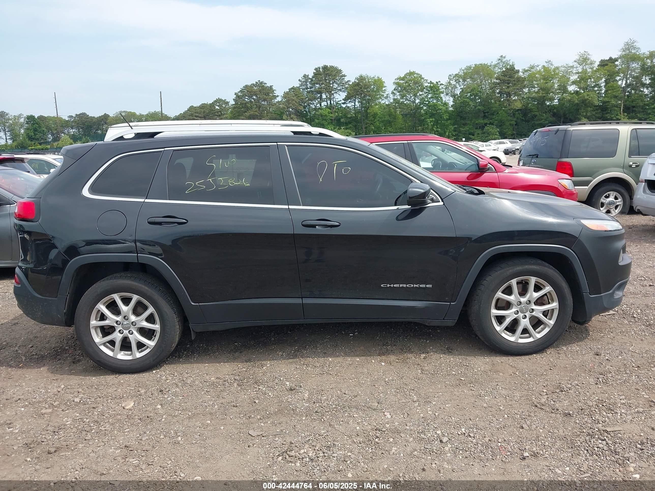 2015 Jeep Cherokee Latitude Black vin: 1C4PJLCB1FW711271