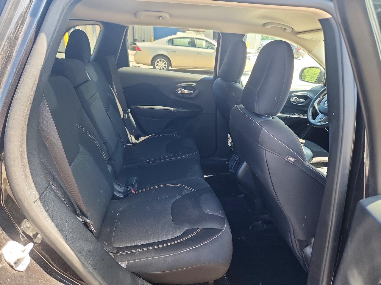2015 Jeep Cherokee Latitude Black vin: 1C4PJLCB1FW712338