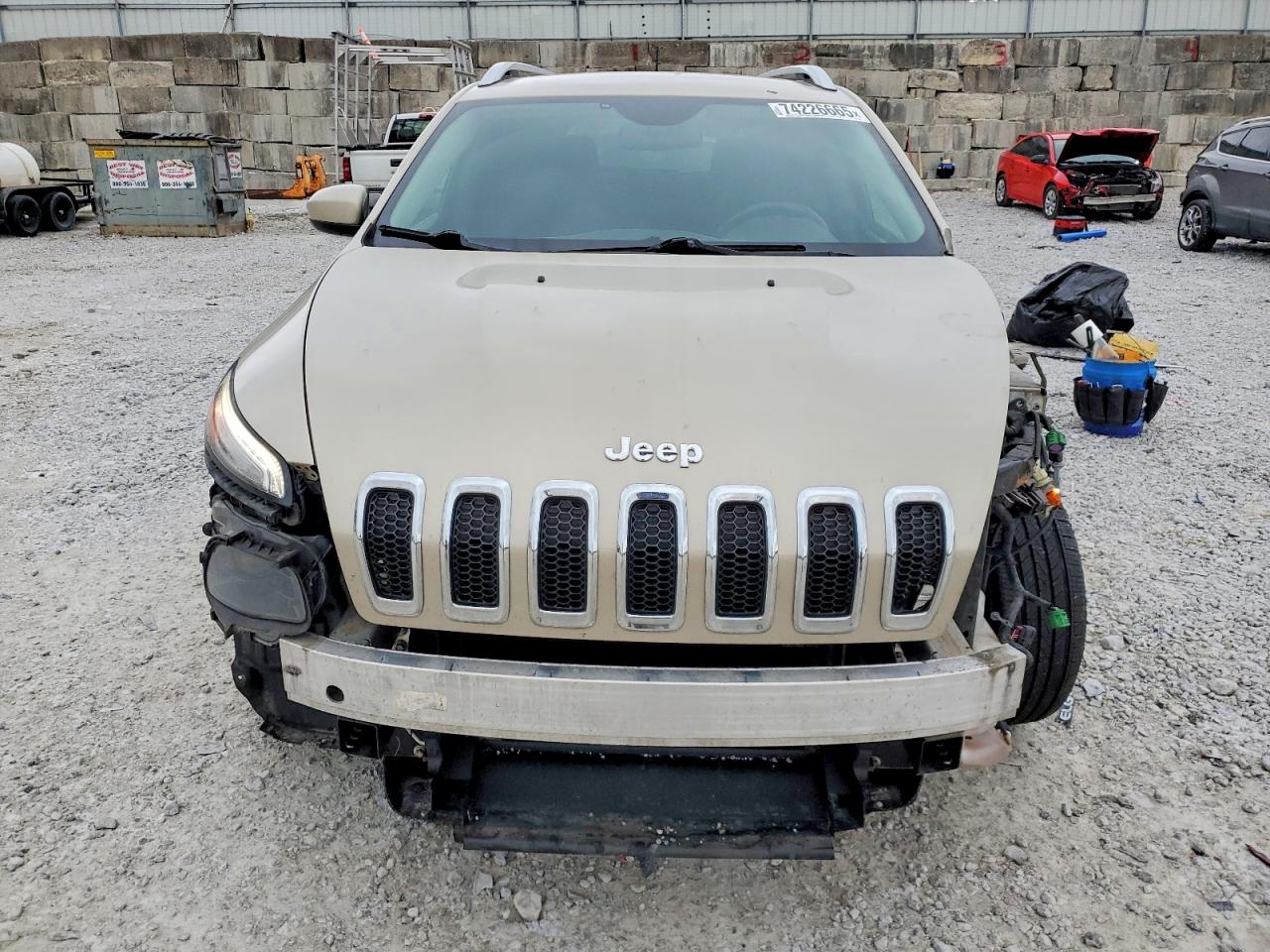 2015 Jeep Cherokee Latitude Beige vin: 1C4PJLCB1FW721606