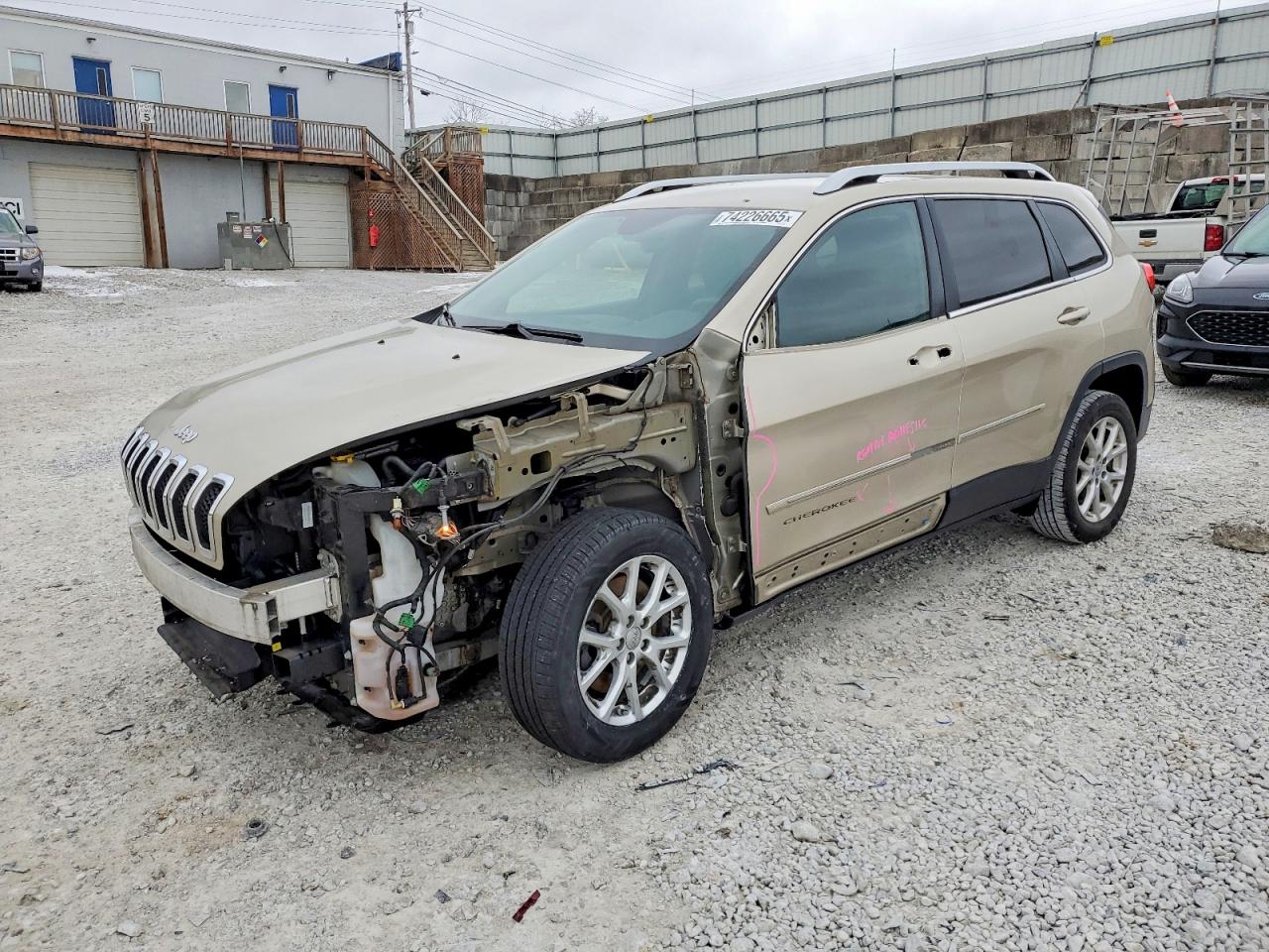2015 Jeep Cherokee Latitude Beige vin: 1C4PJLCB1FW721606
