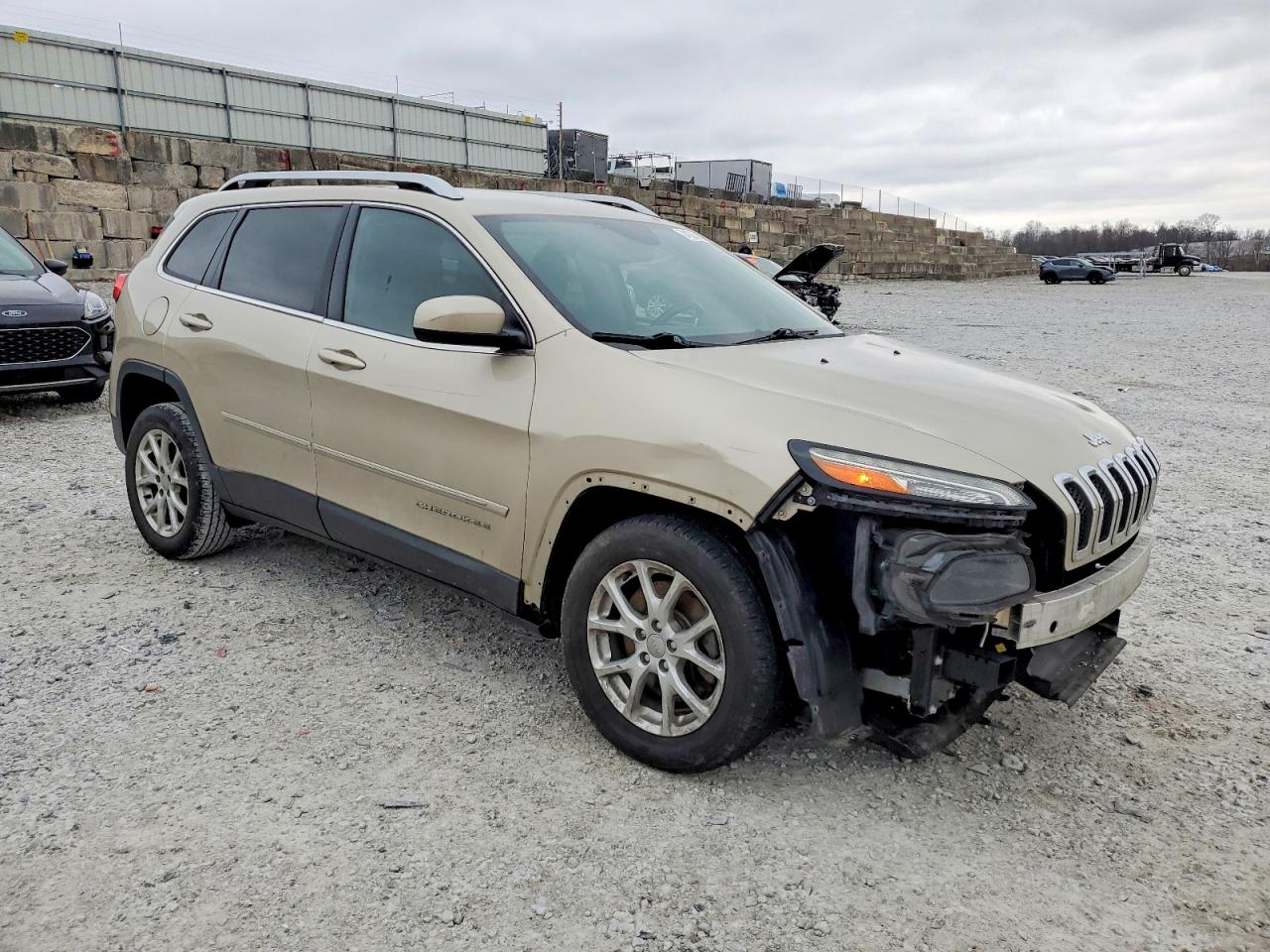 2015 Jeep Cherokee Latitude Beige vin: 1C4PJLCB1FW721606